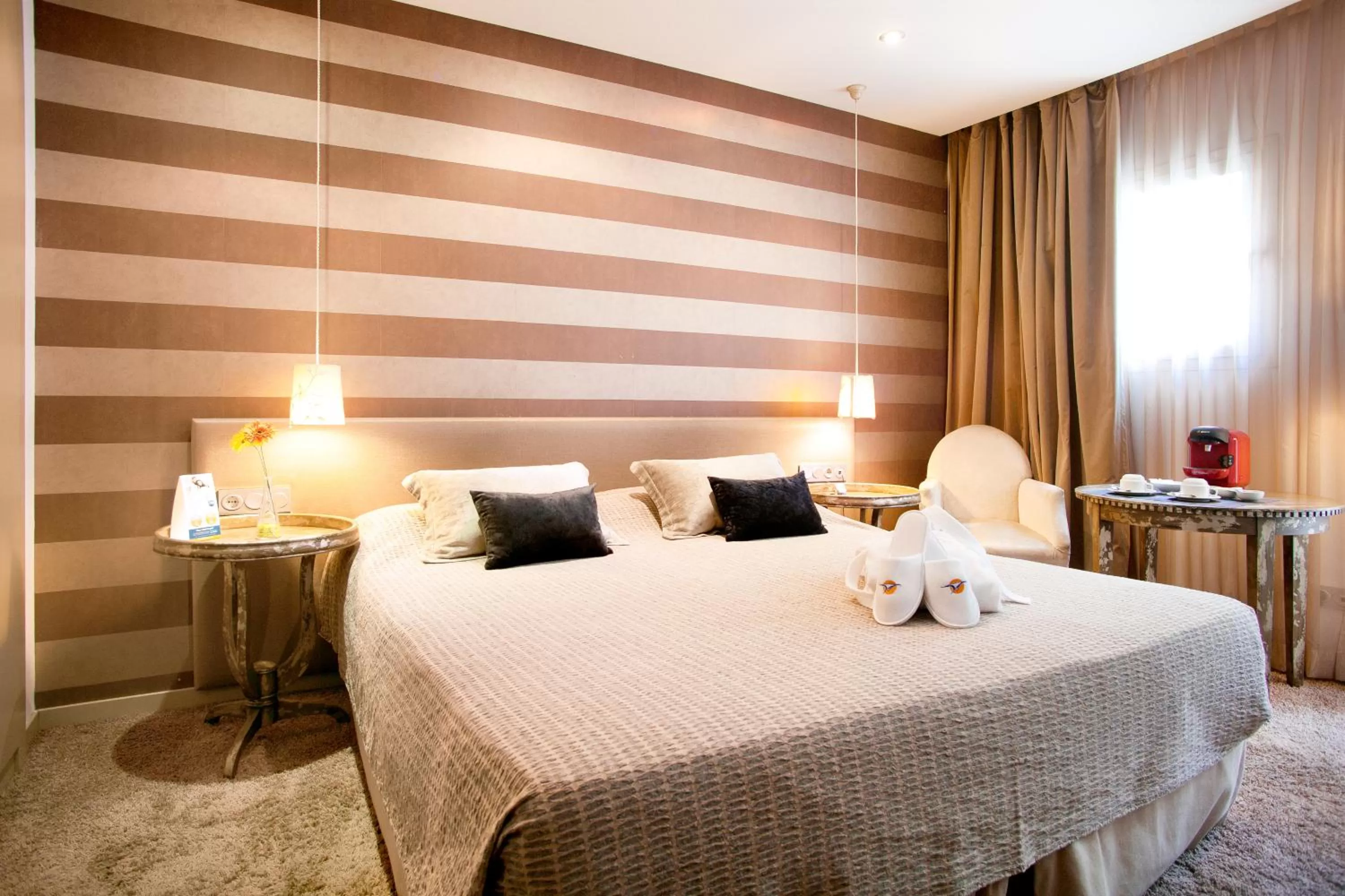 Photo of the whole room, Bed in Globales Acis y Galatea