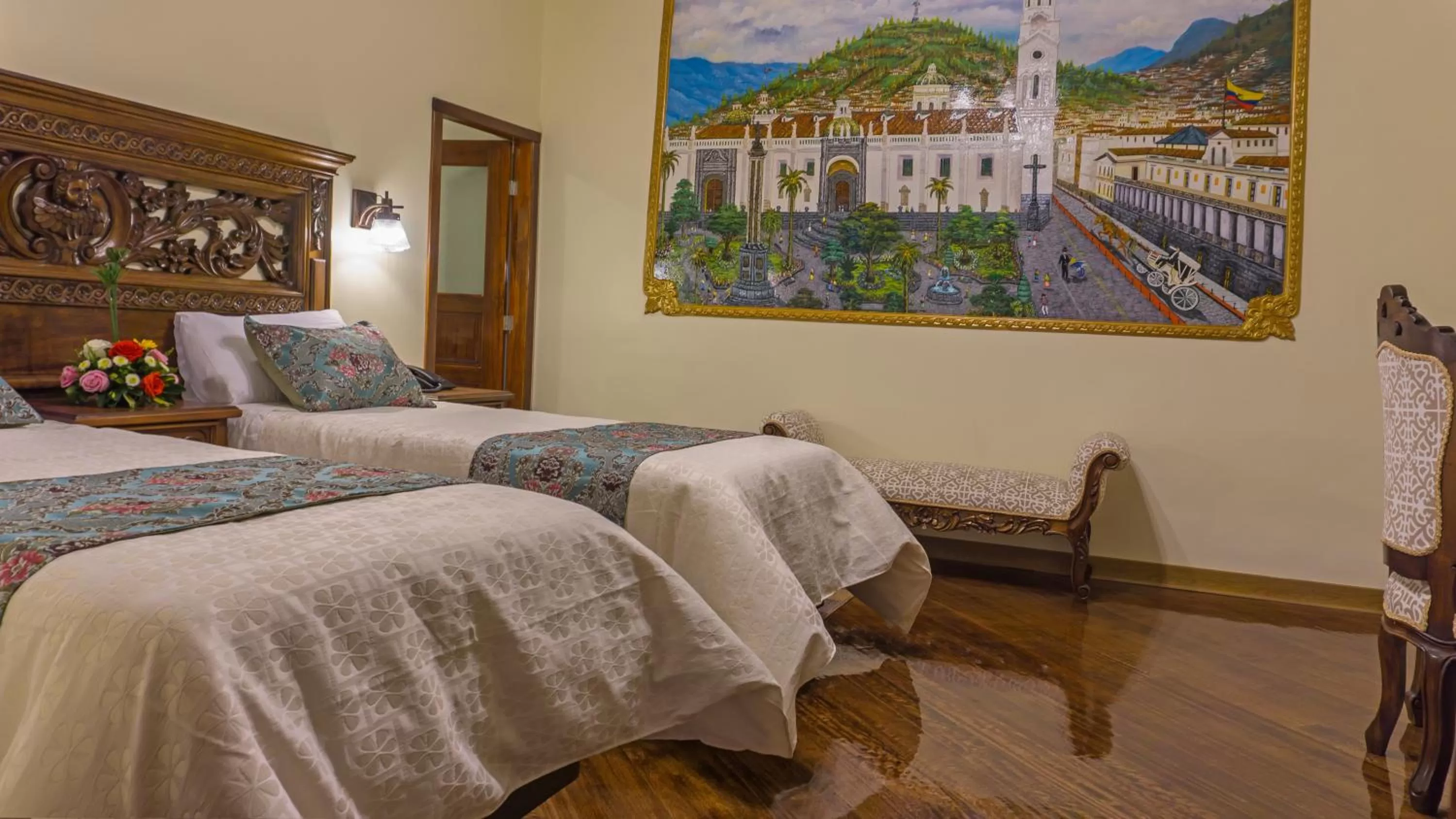 Photo of the whole room, Bed in Hotel La Basílica Quito