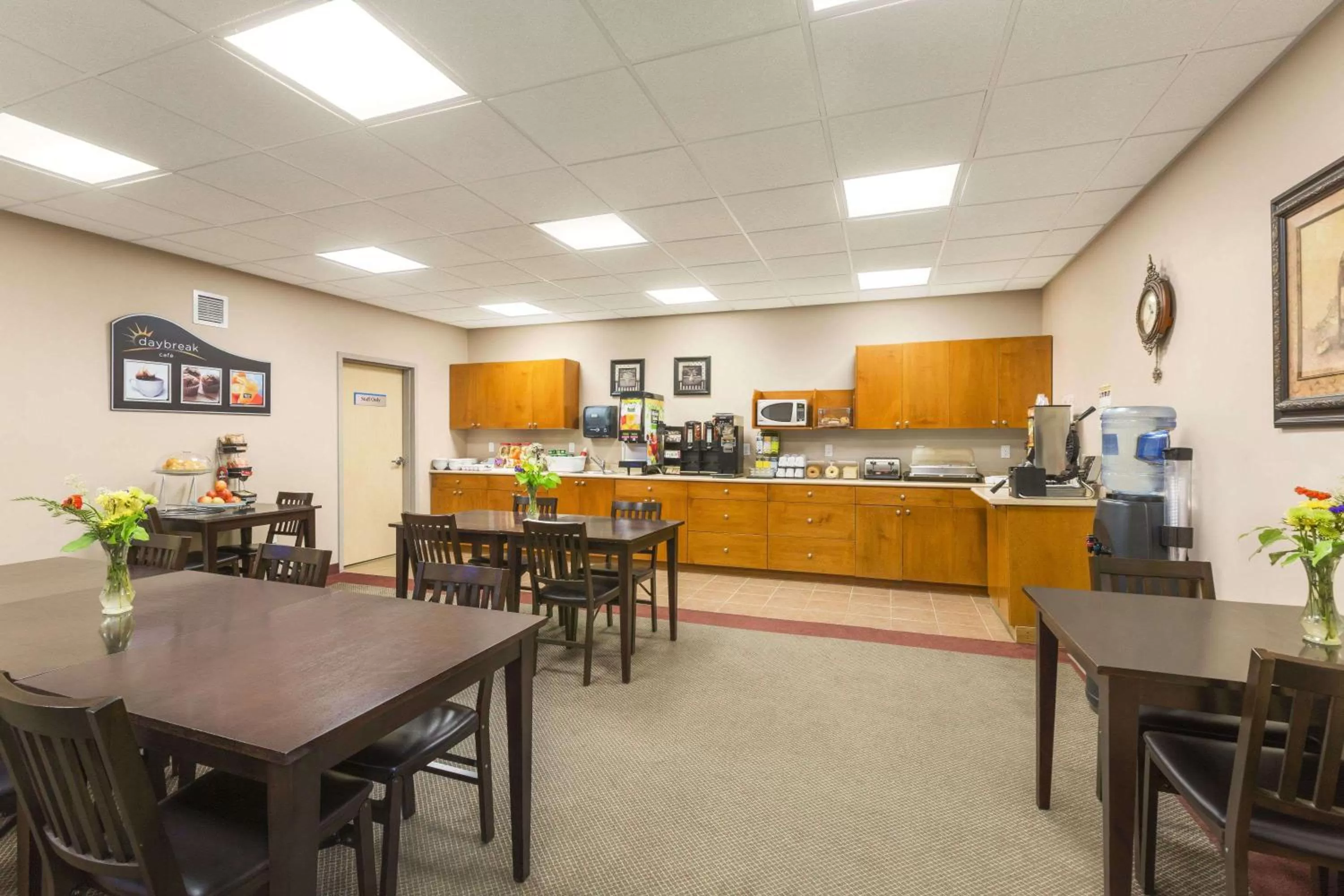 Restaurant/places to eat in Days Inn by Wyndham Chetwynd