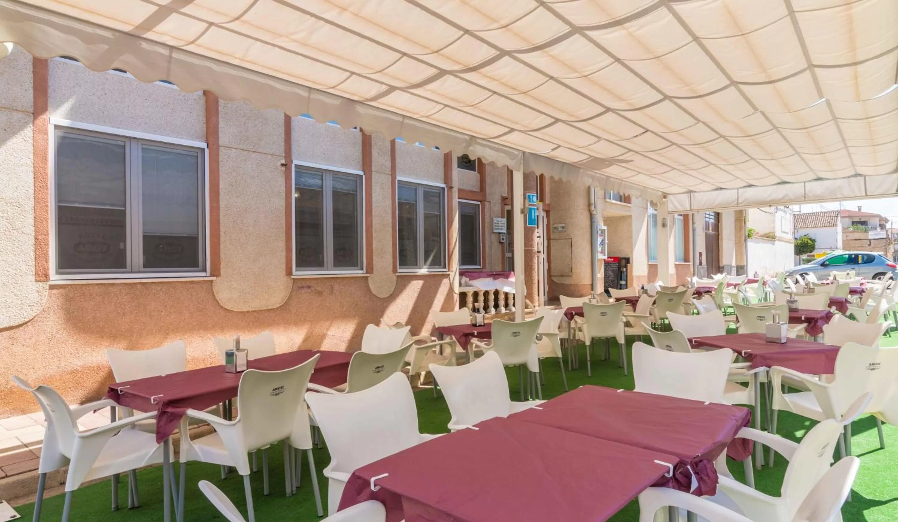 Restaurant/places to eat in Hotel Aro'S