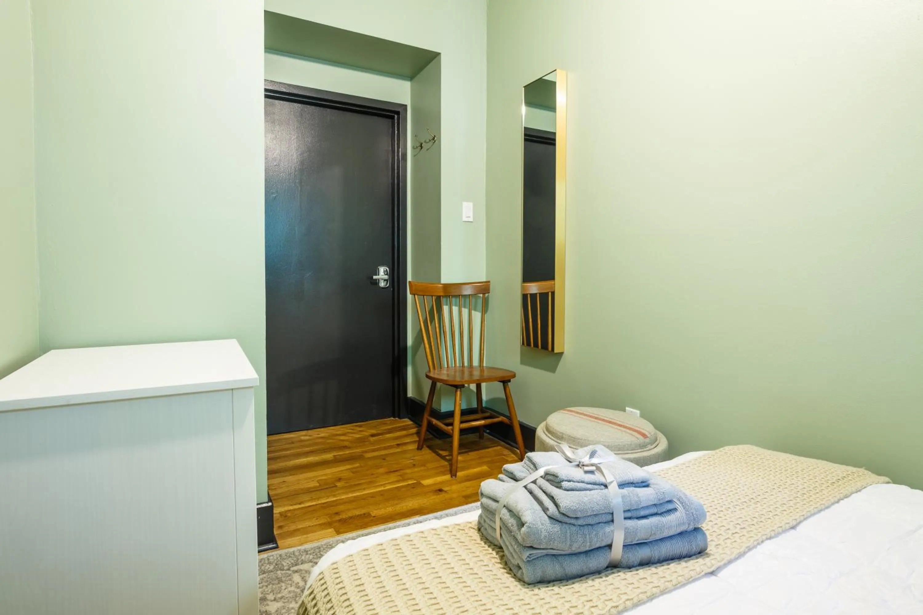 Bedroom, Bed in Lamartine Chelsea