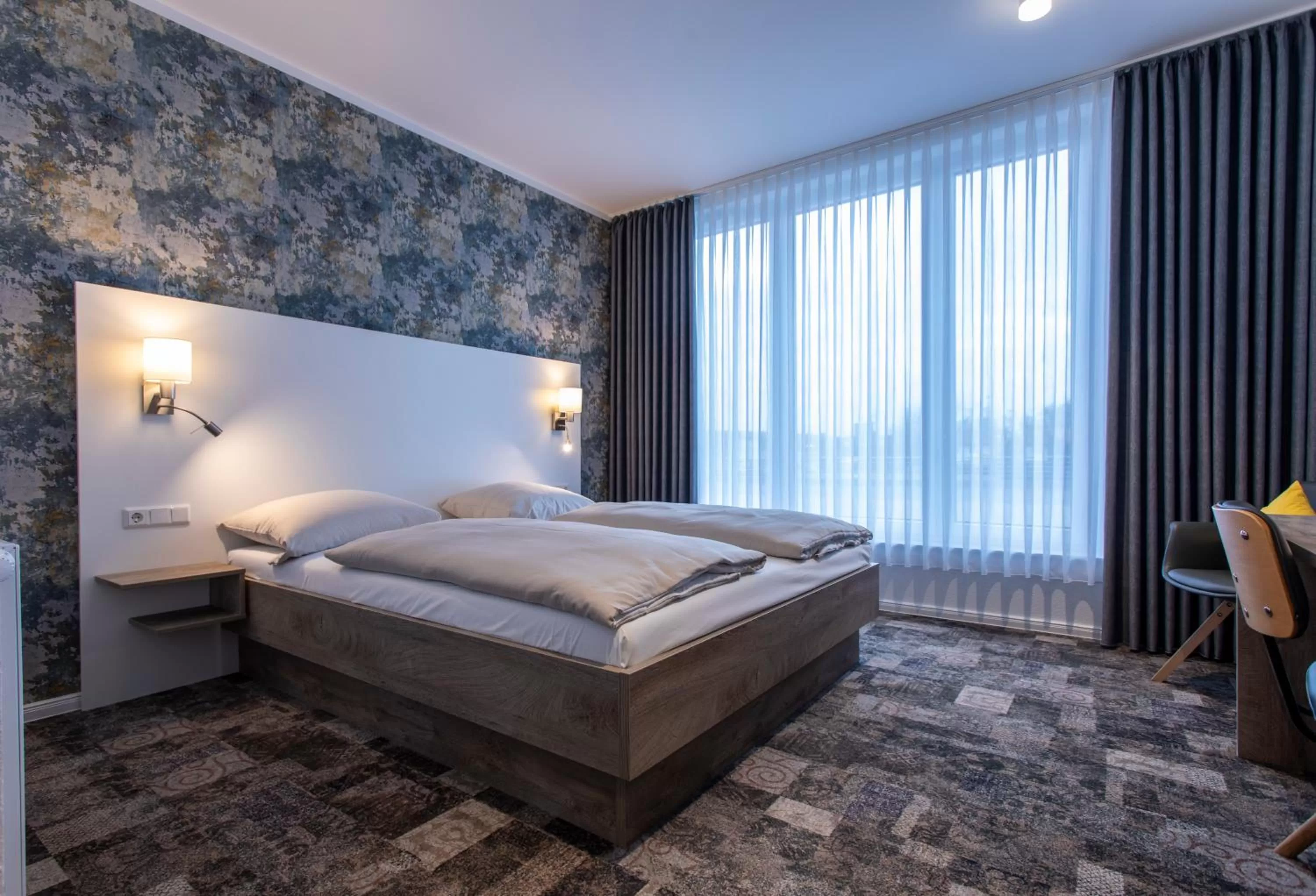 Bed in Stadthotel Lohne, Self Check In, mit Bäckerei und Cafe