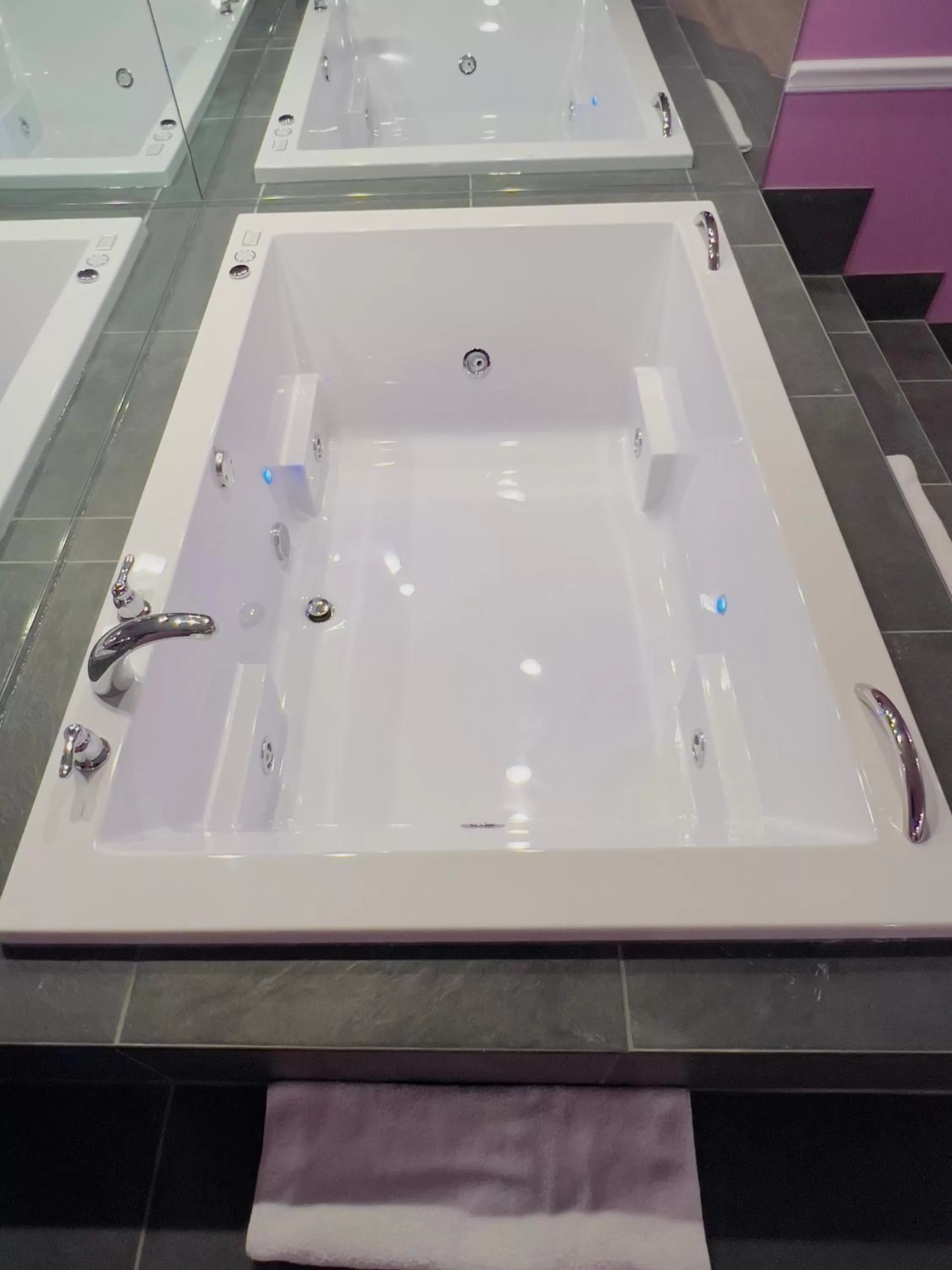 Hot Tub in Inn of the Dove Harrisburg-Hershey Romantic Suites