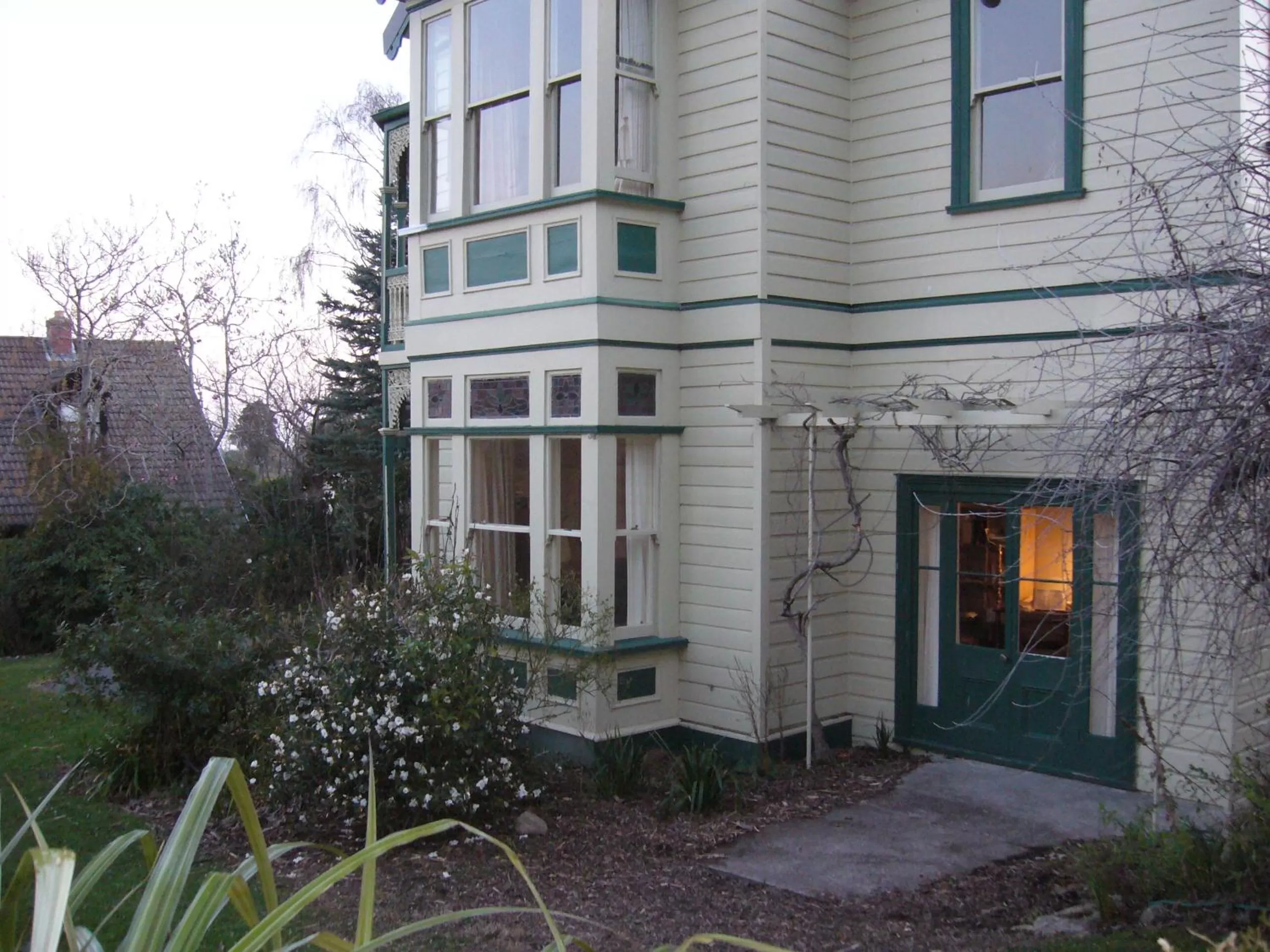 Property building, Garden in Forest Manor