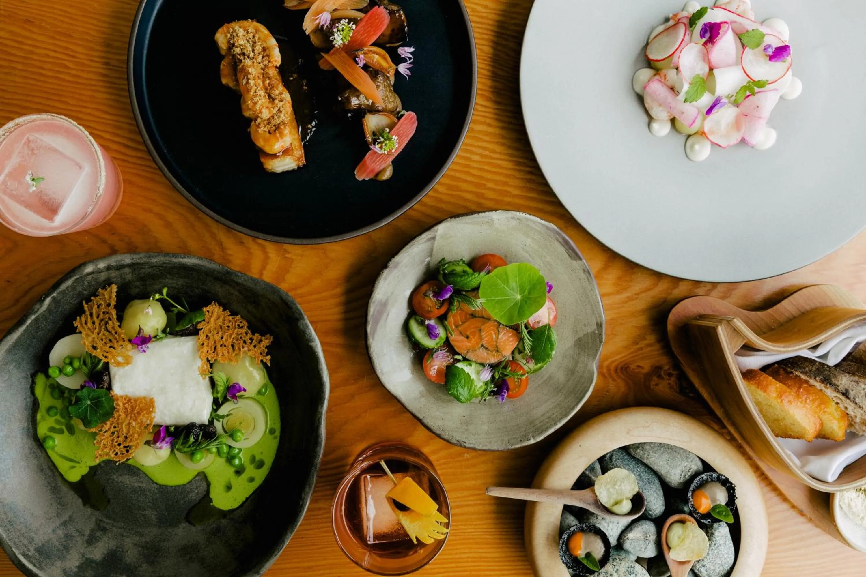 Restaurant/places to eat in Pluvio restaurant and rooms