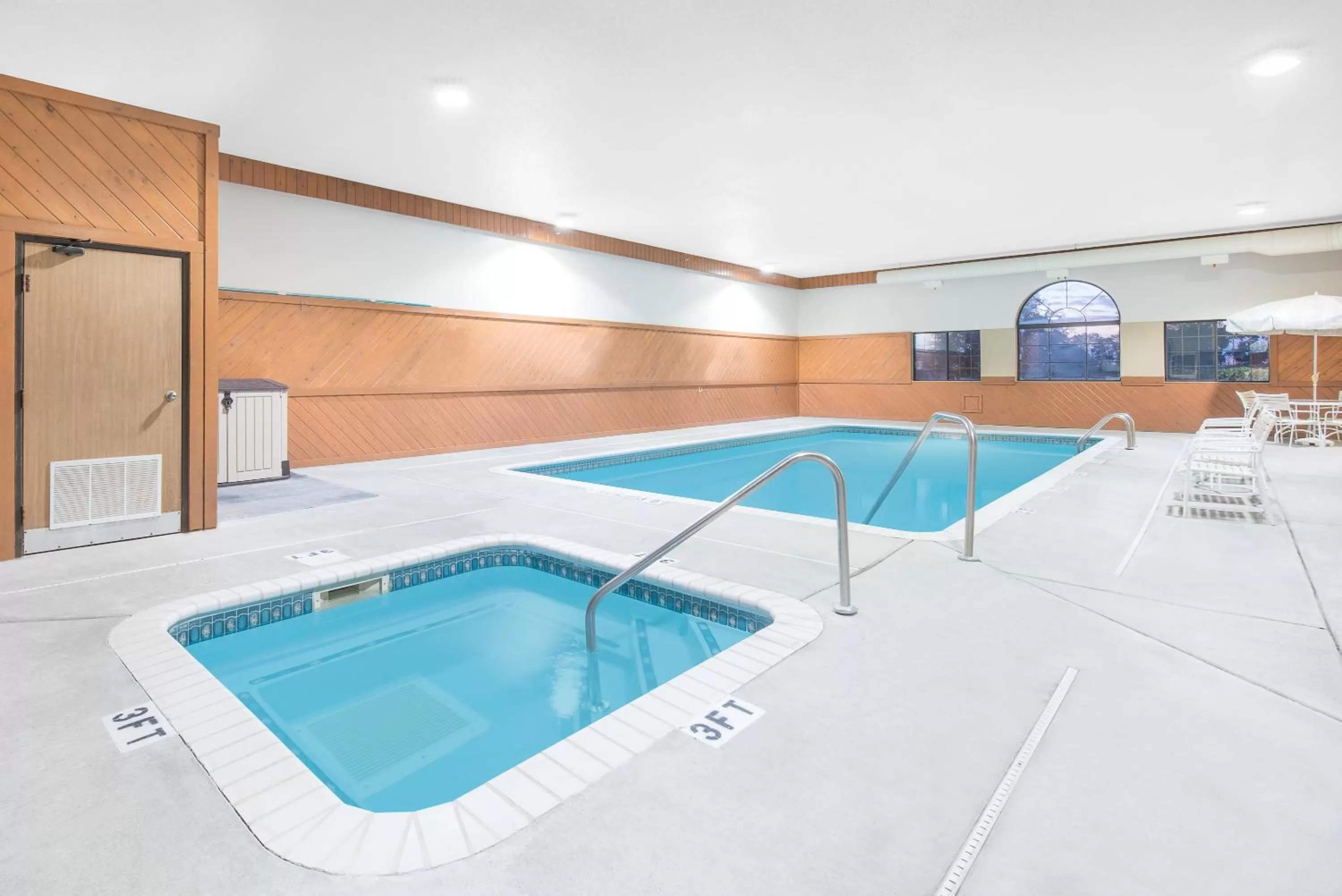 Pool view in Wrangler Hotel Morris