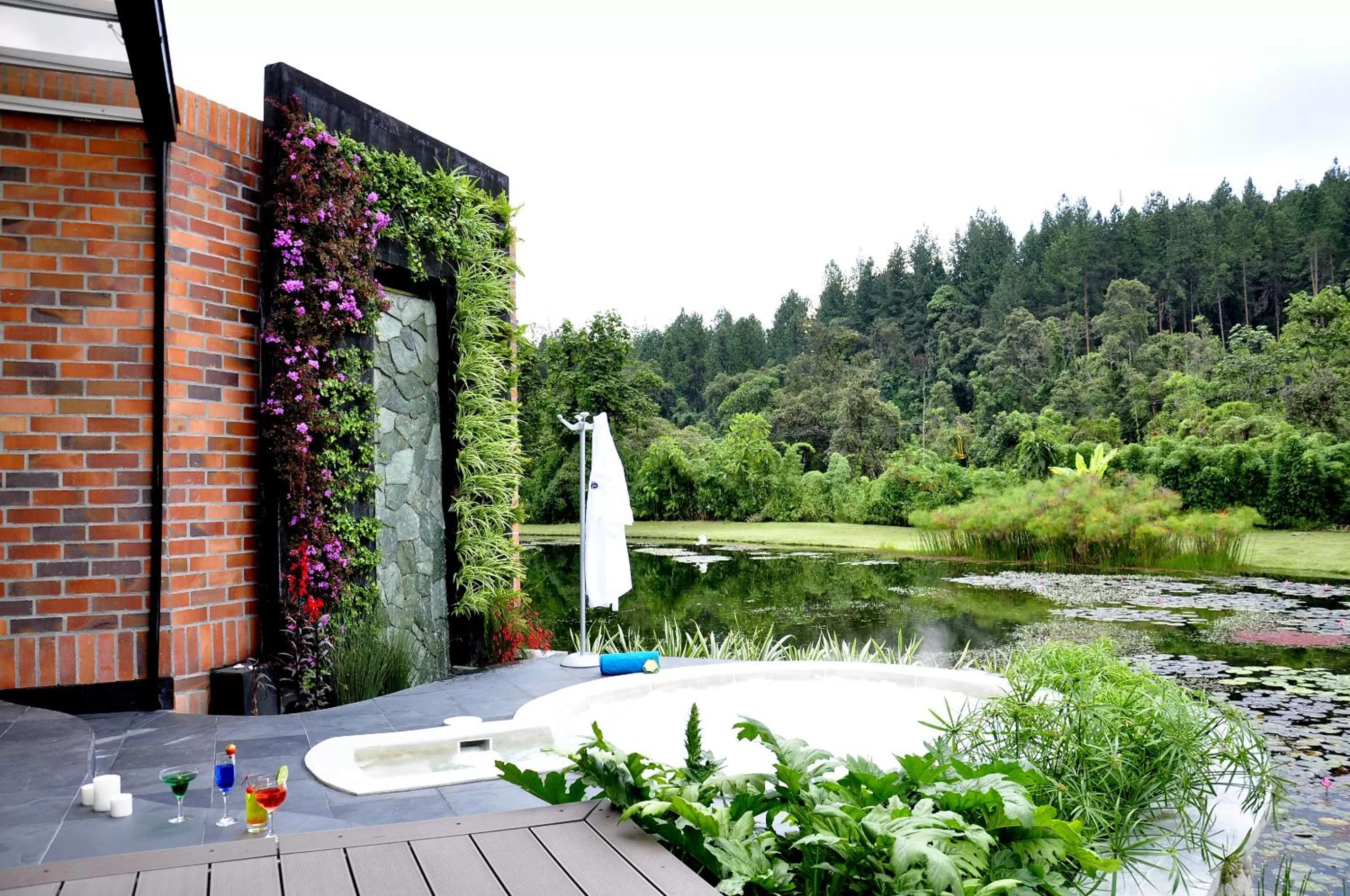 Hot Tub in Estelar Recinto Del Pensamiento Hotel Y Centro De Convenciones
