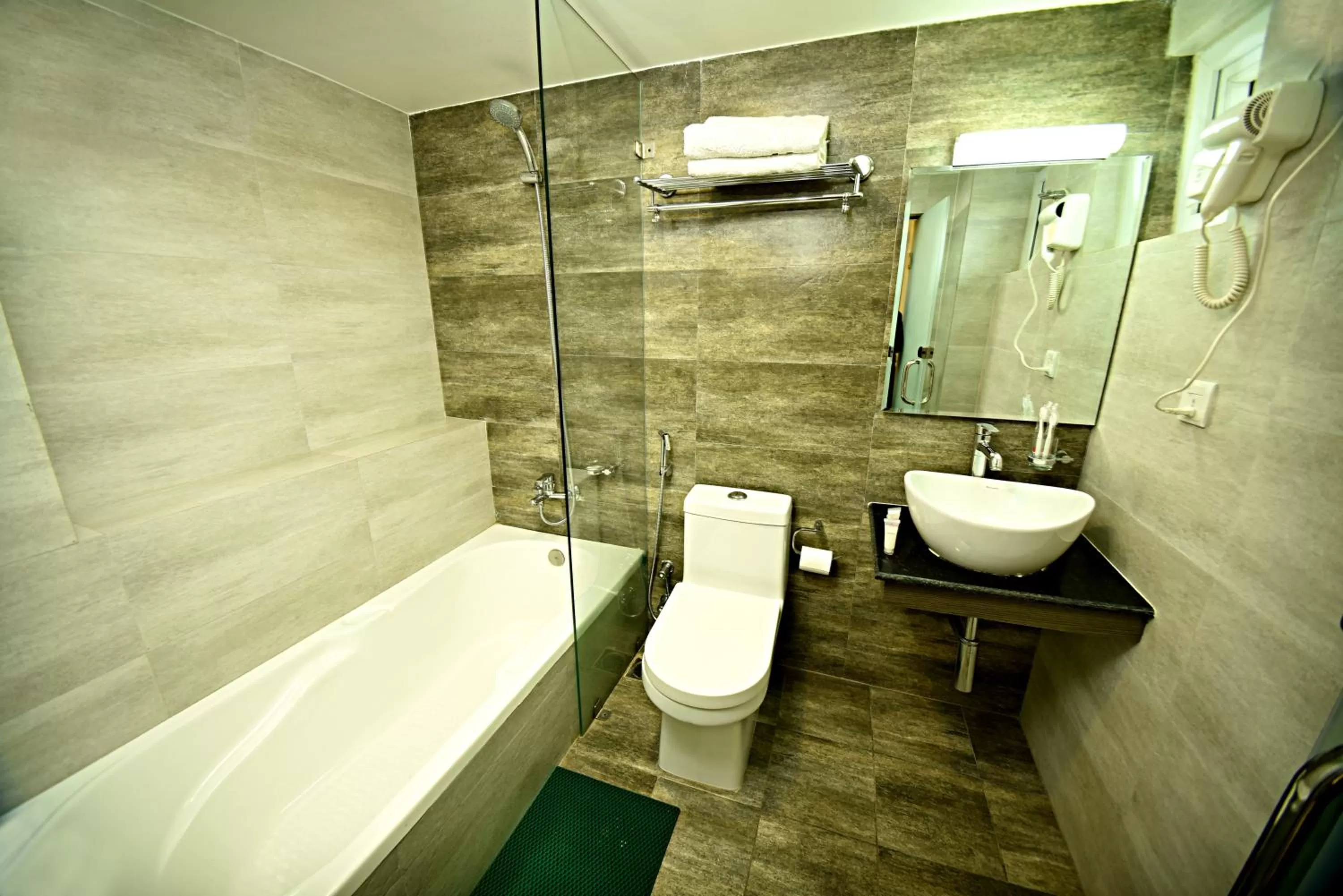 Hot Tub in The Milestone Hotel