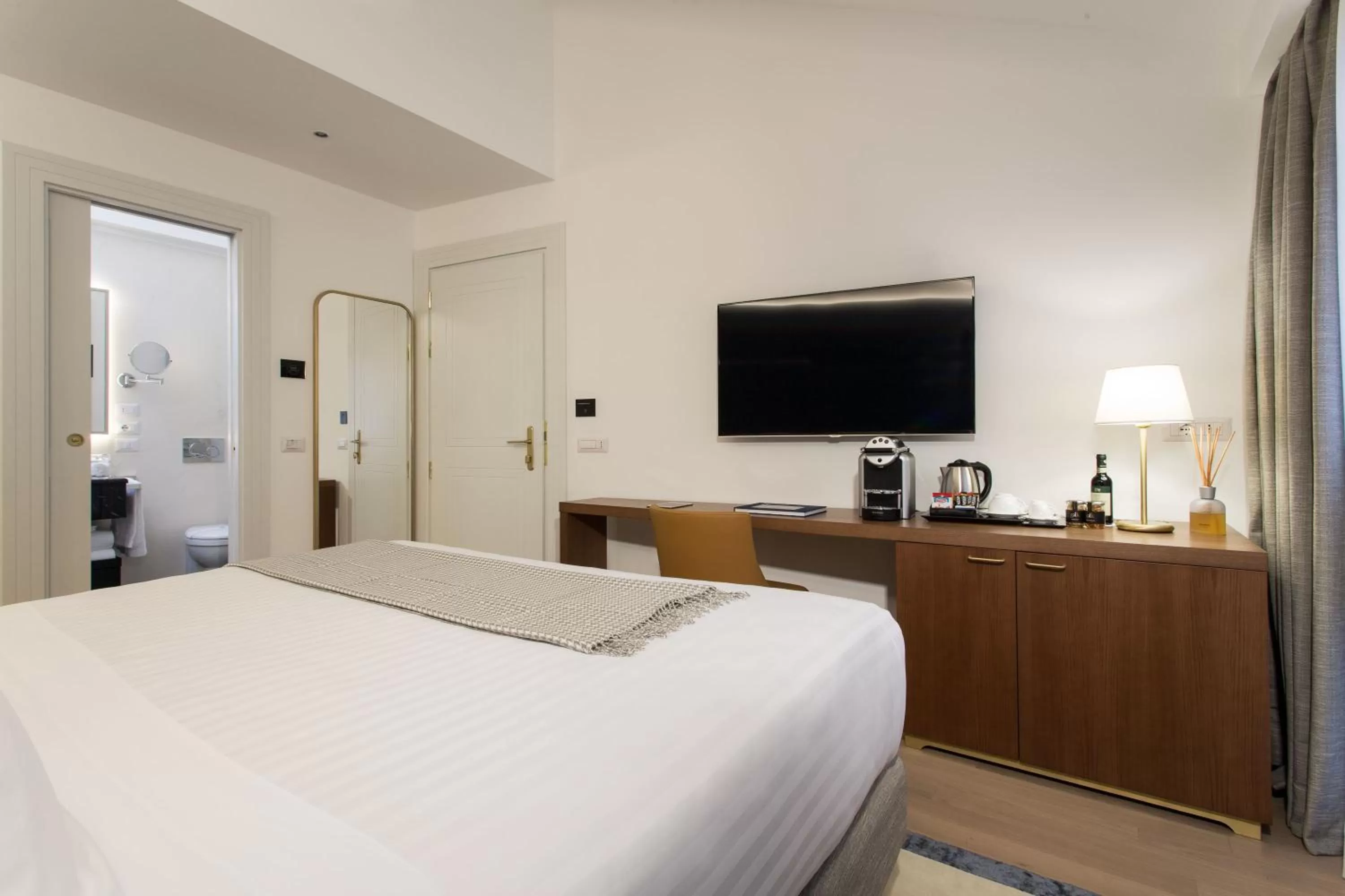 Bed in Elizabeth Unique Hotel | a Member of Design Hotels™