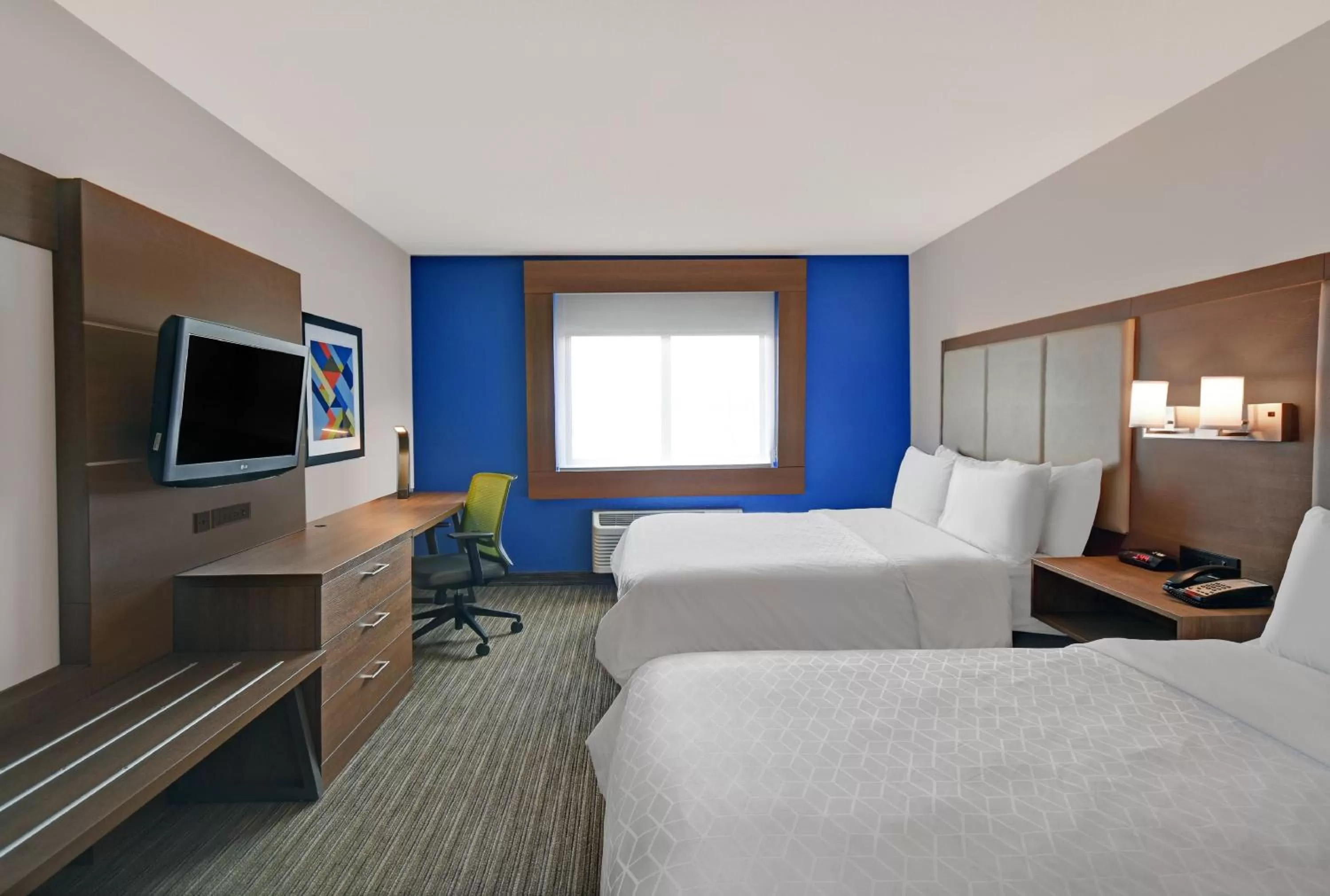 Photo of the whole room in Holiday Inn Express Marshall by IHG