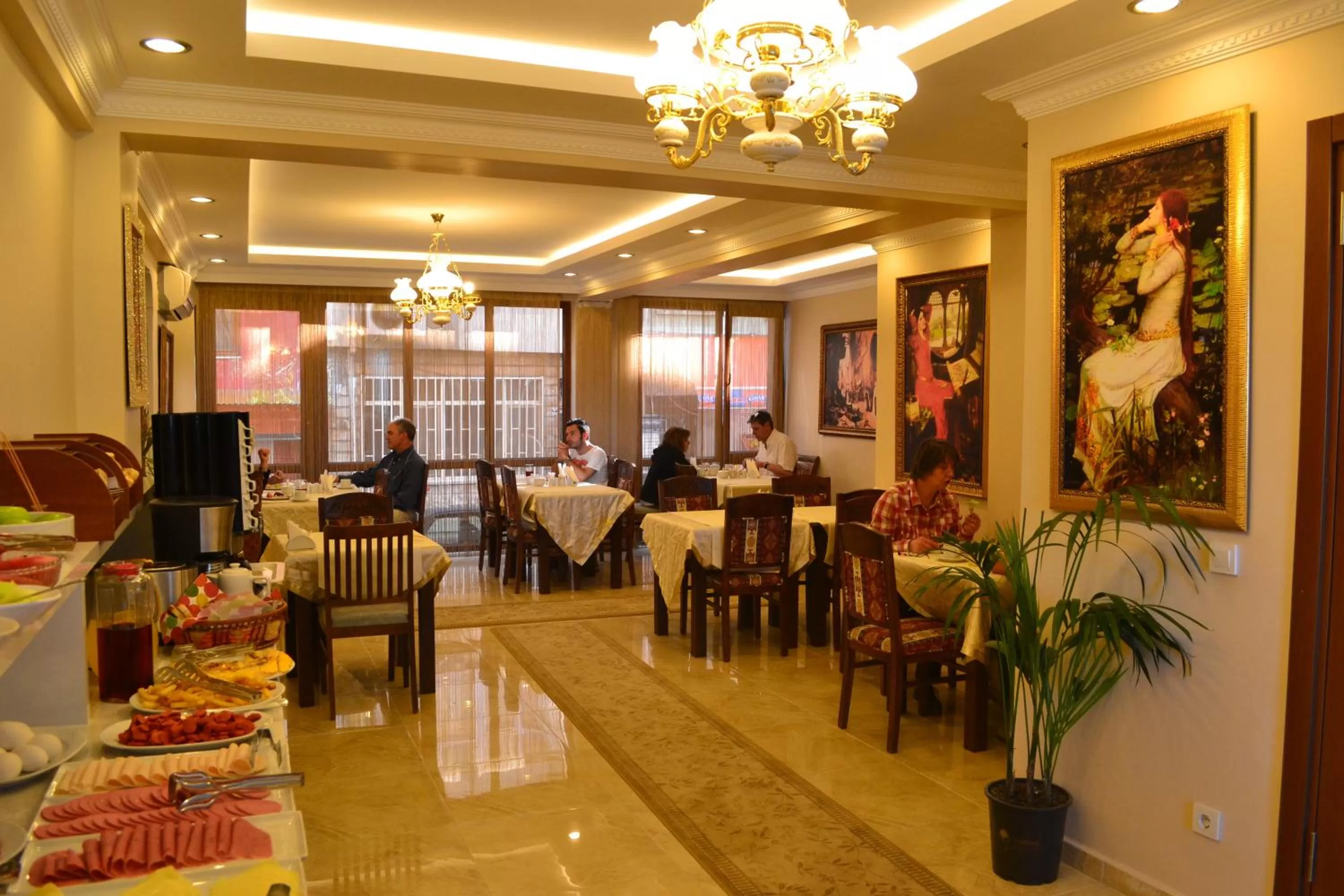 Restaurant/places to eat in Blue Istanbul Hotel