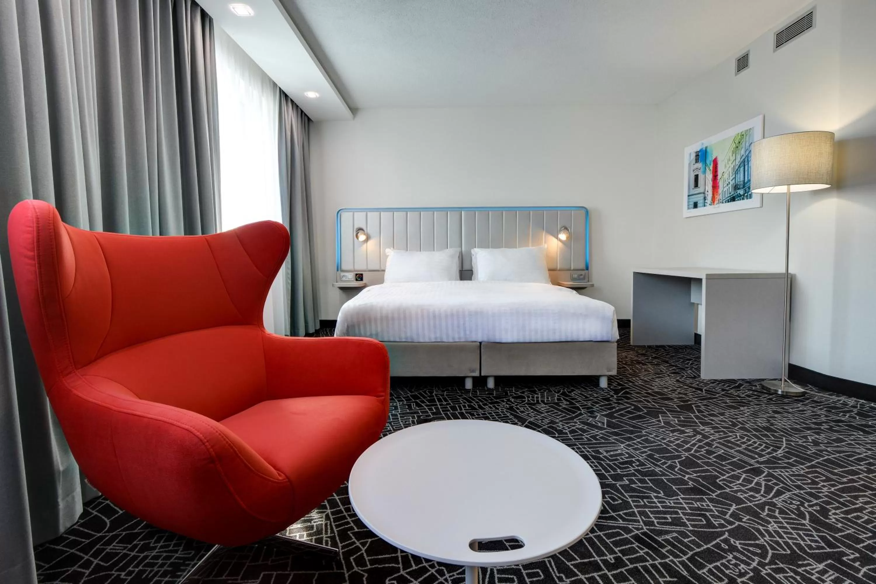 Facility for disabled guests, Bed in Park Inn by Radisson Danube Bratislava