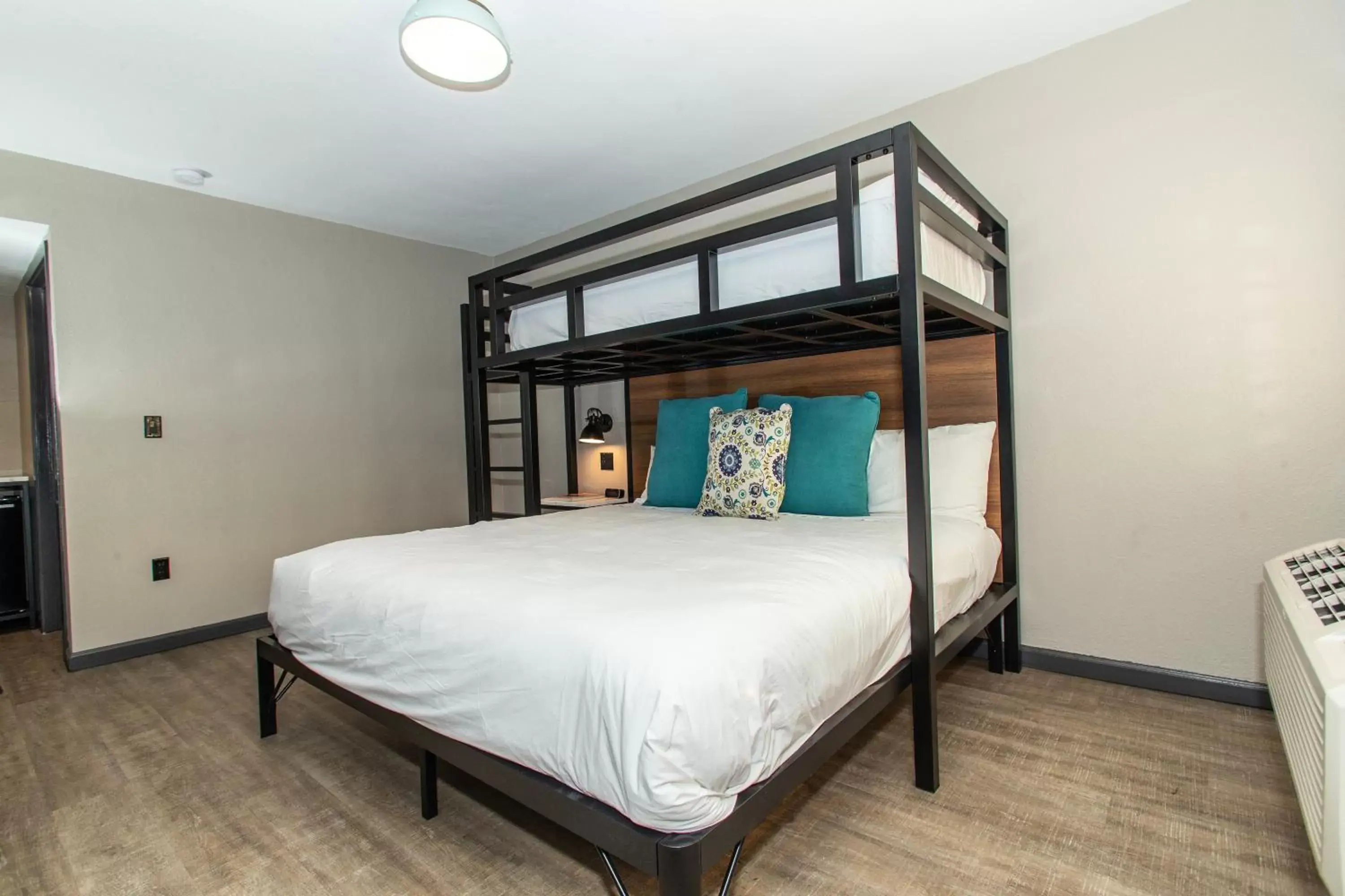 Single King in Magnolia Tree Hotel-Maingate/Anaheim Convention Center Single King in Magnolia Tree Hotel-Maingate/Anaheim Convention Center