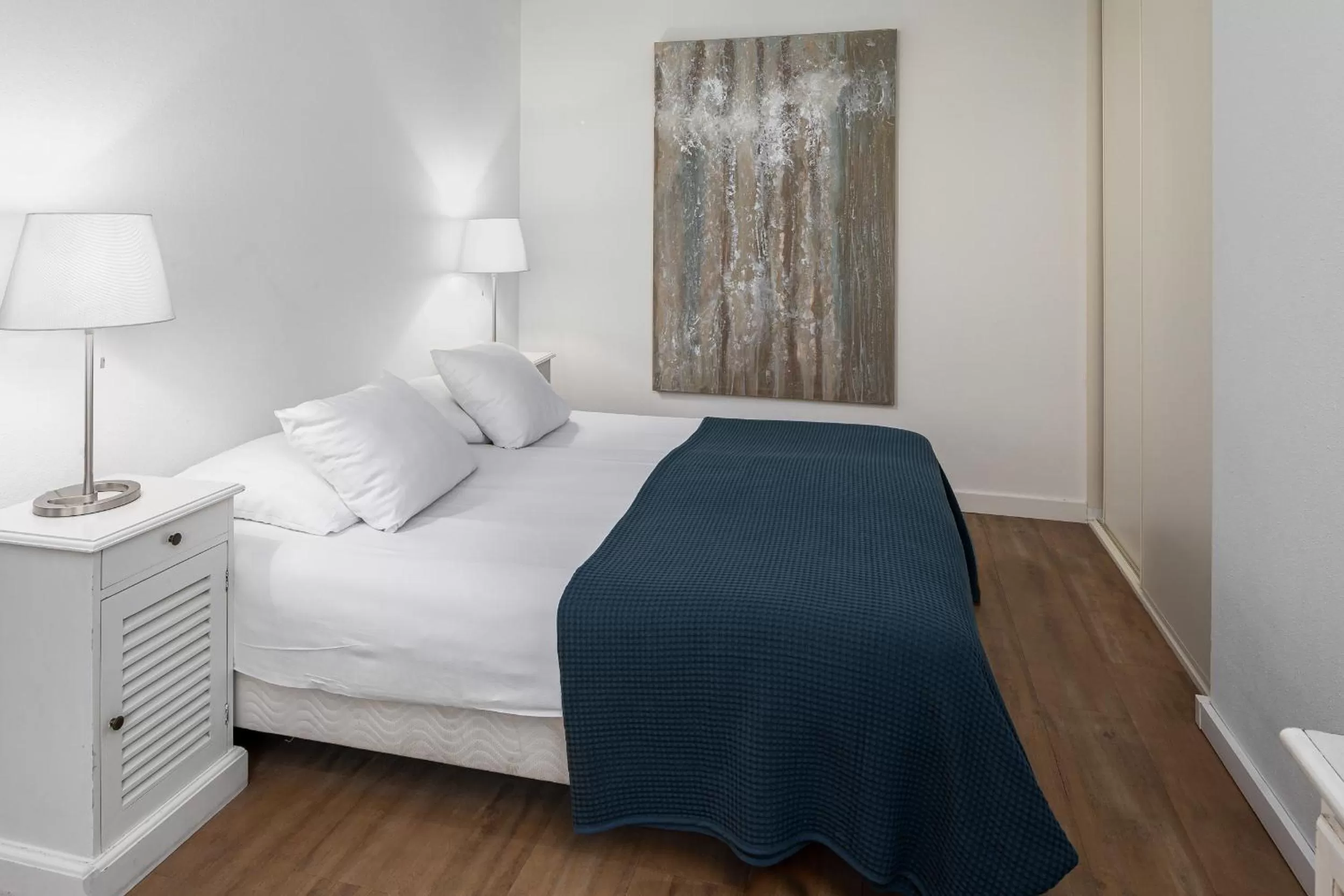 Bedroom, Bed in Strandhotel Domburg