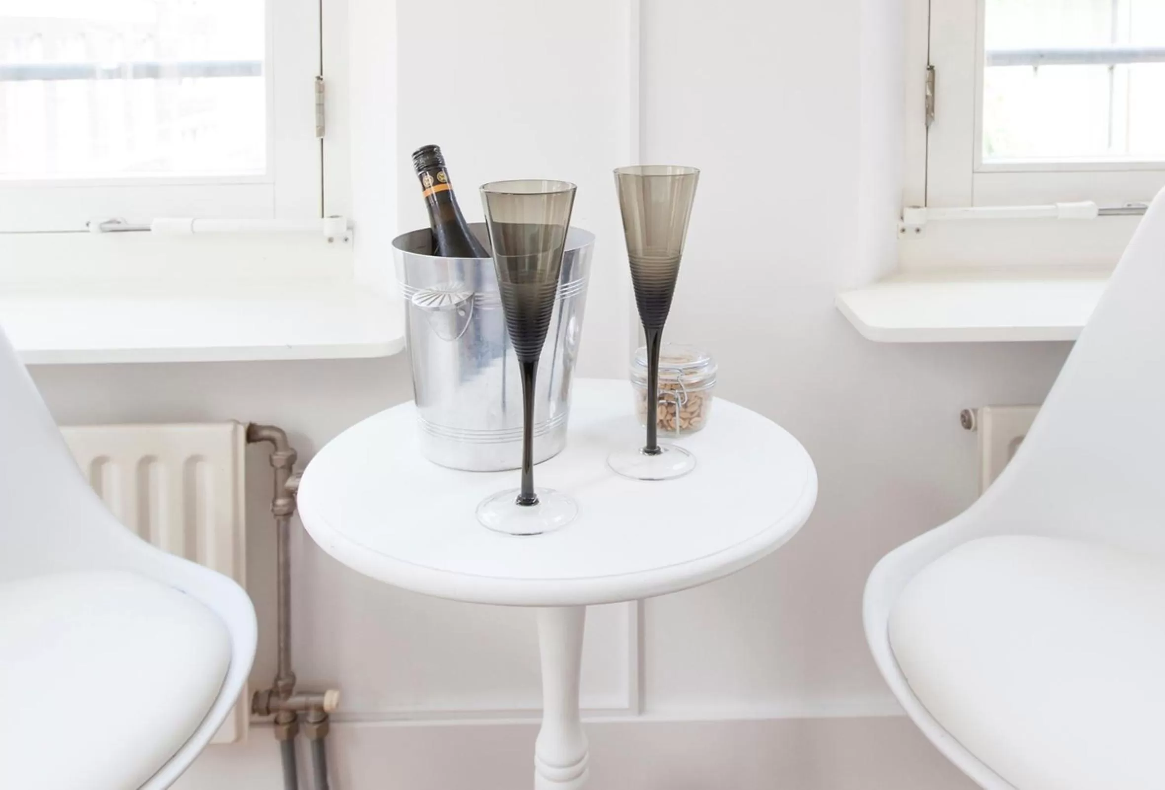 TV and multimedia in Jordaan Suite bed and bubbles