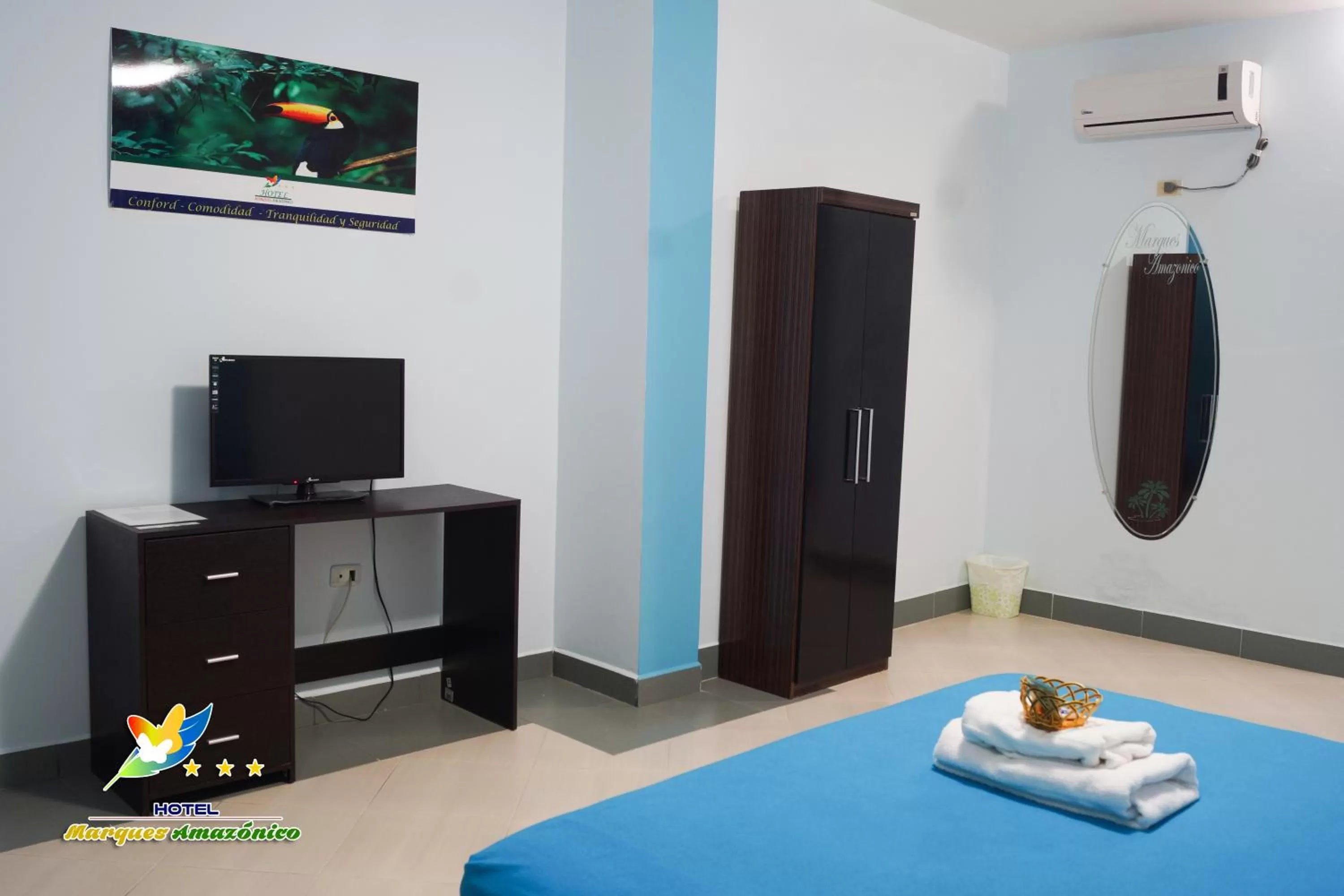 Bed, TV/Entertainment Center in Hotel Marques Amazonico