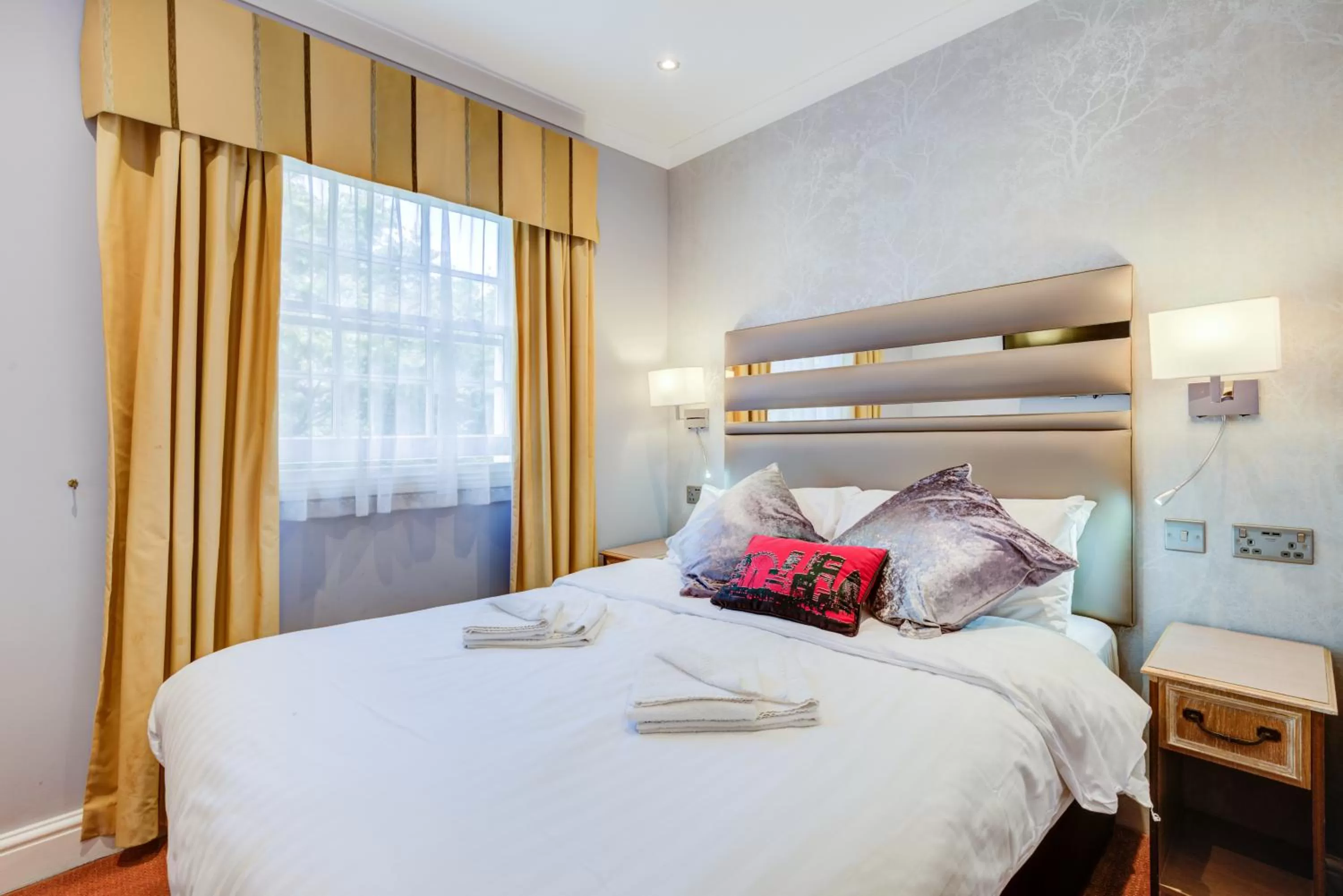 Bed in Admiral Hotel at Park Avenue