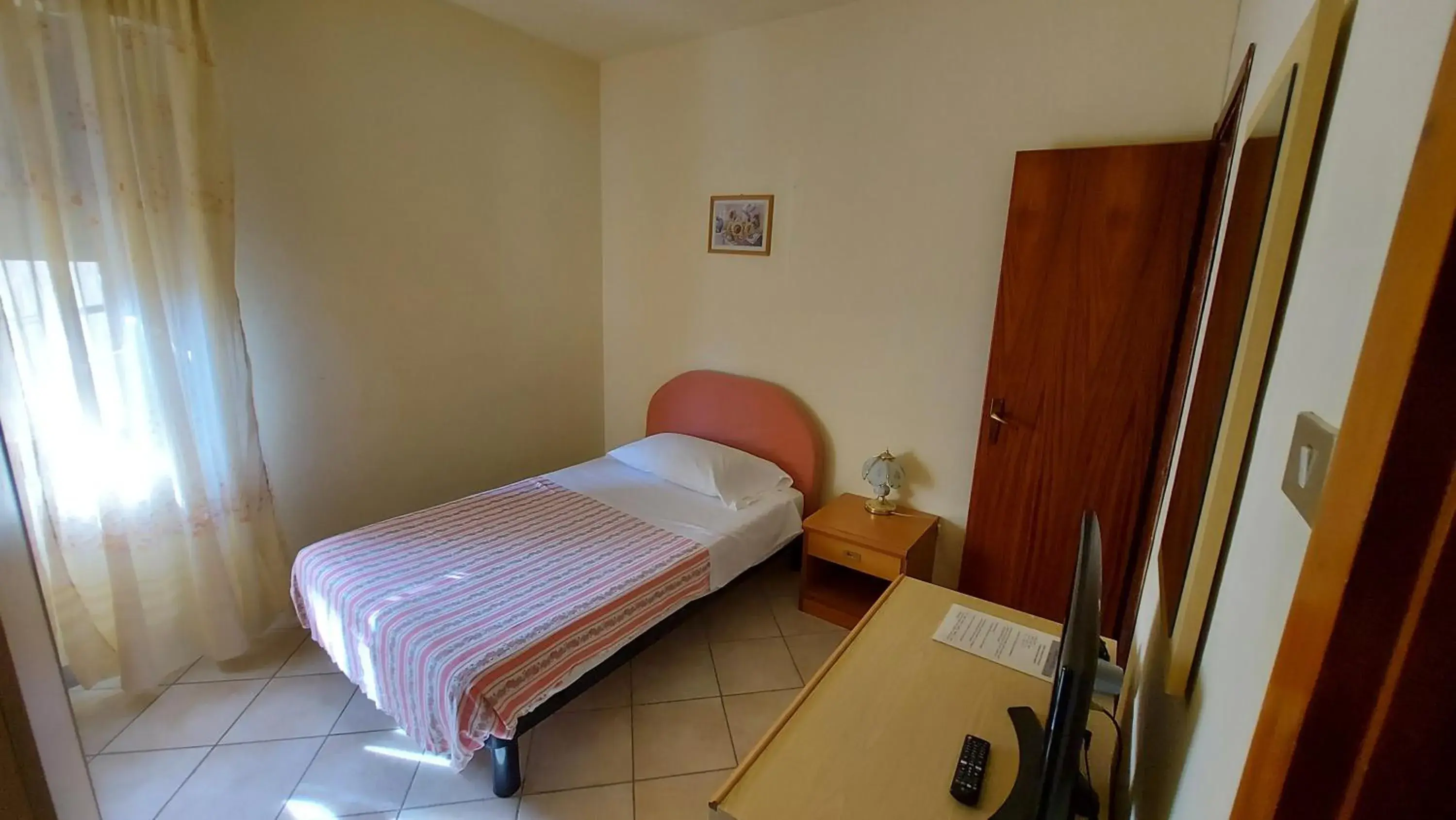 Single Room in Amelia Hotel Single Room in Amelia Hotel