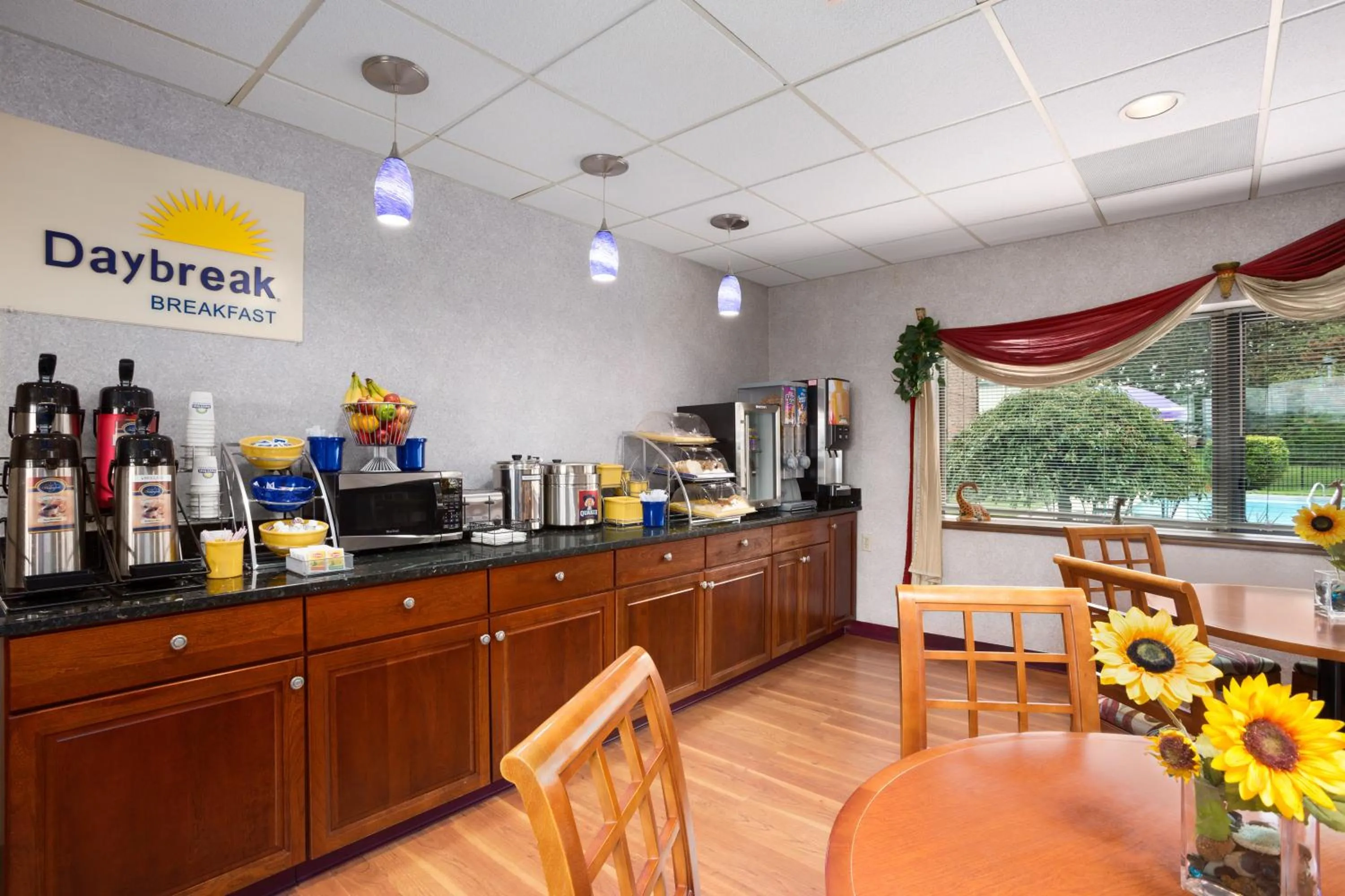 Restaurant/places to eat in Days Inn by Wyndham Middletown