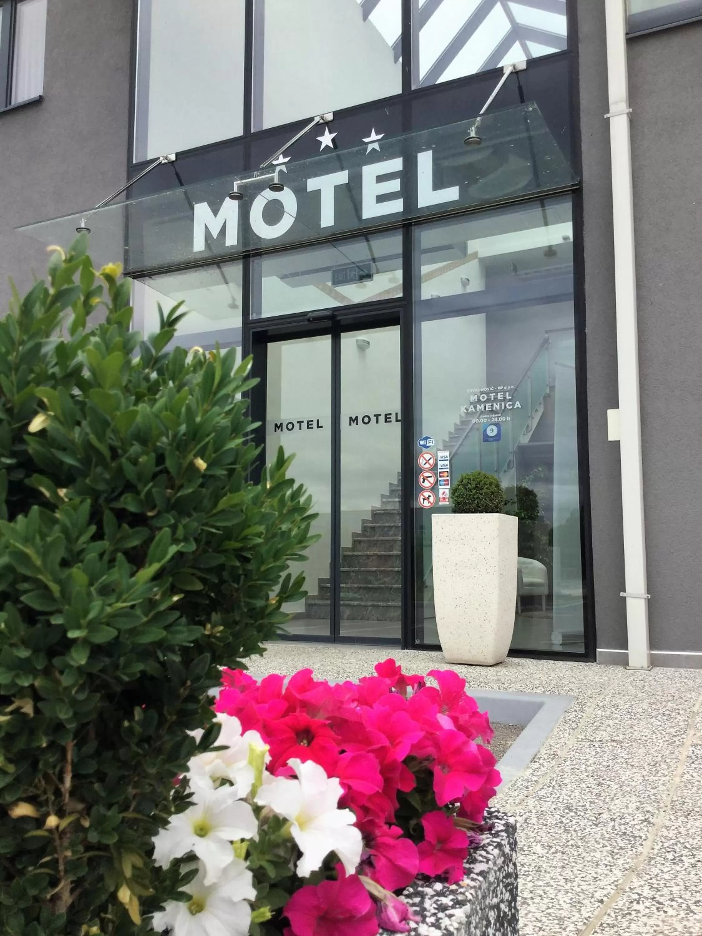 Inner courtyard view in Motel Kamenica