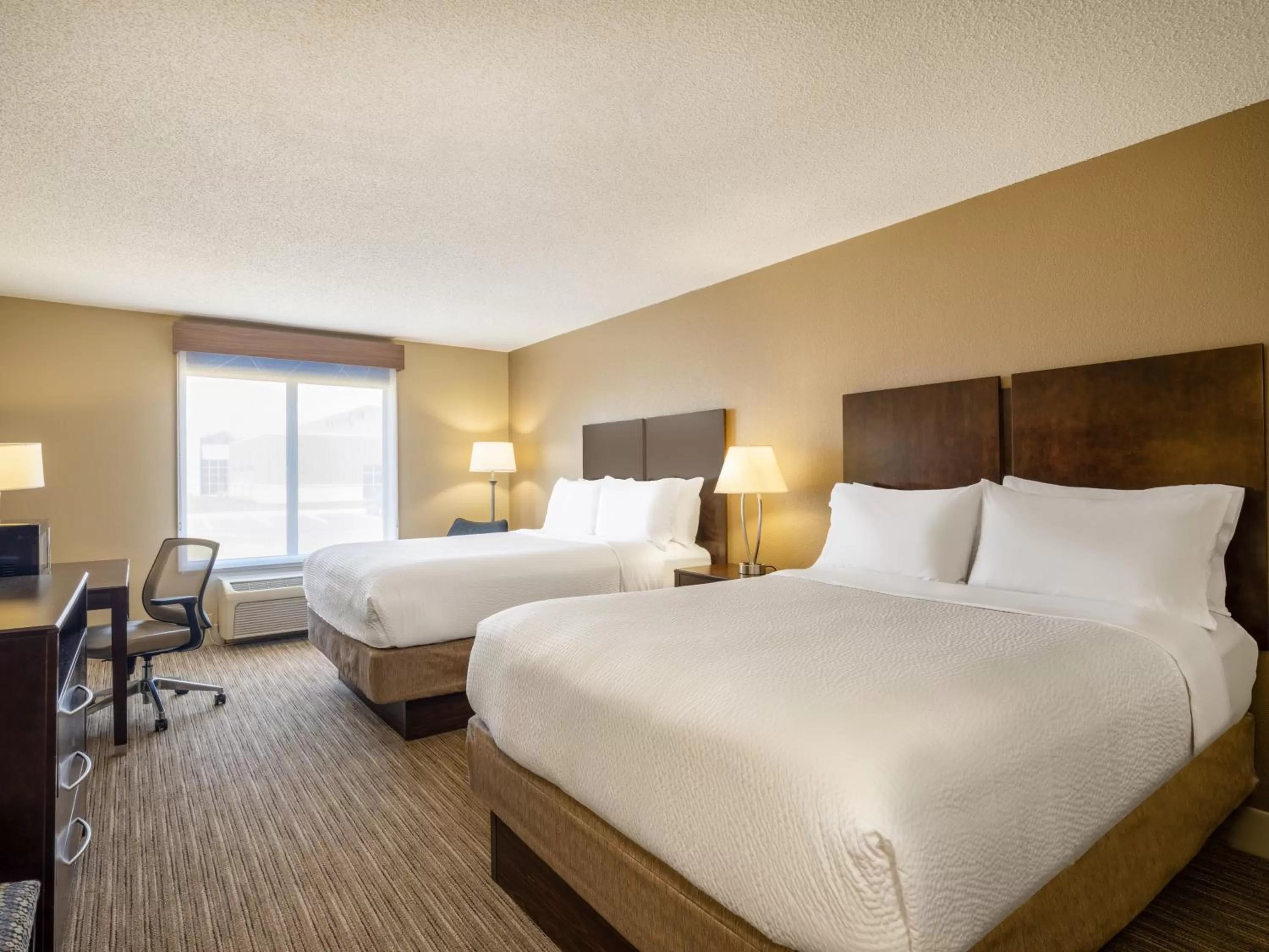 Photo of the whole room, Bed in Holiday Inn Express Gas City by IHG