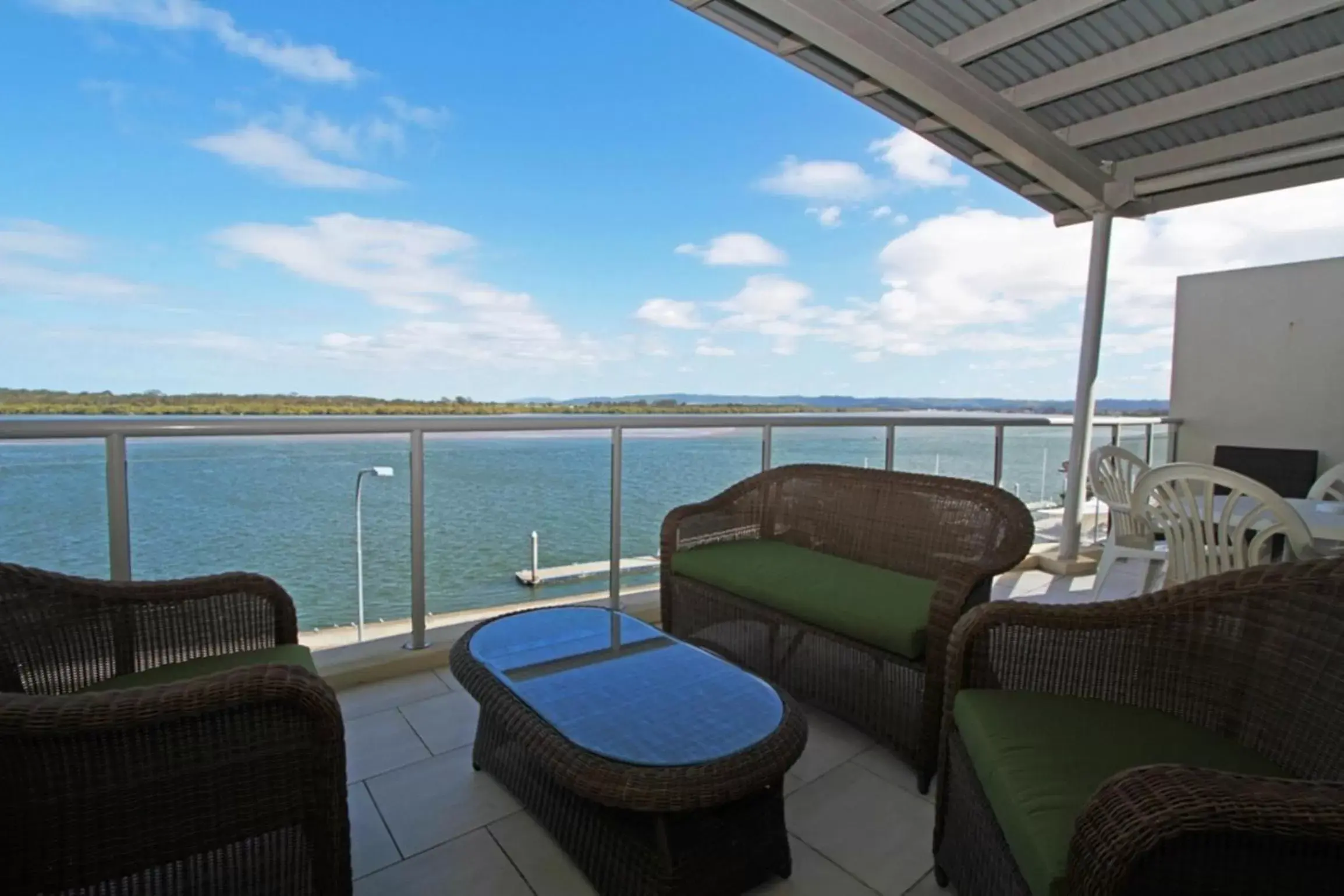 Three-Bedroom Apartment in Riverside Holiday Apartments Three-Bedroom Apartment in Riverside Holiday Apartments