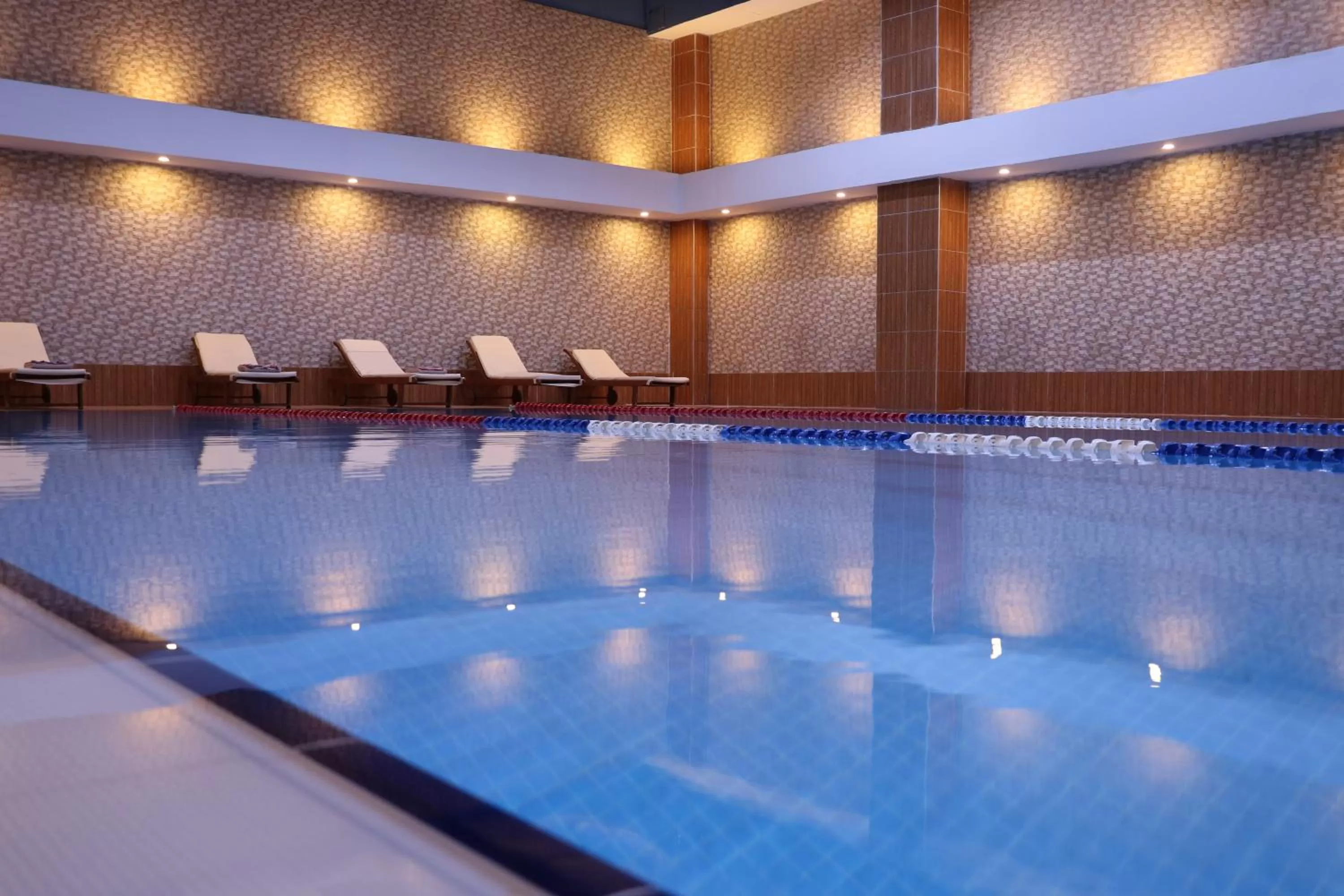 Swimming pool in Dedeman Erbil Hotel City Center