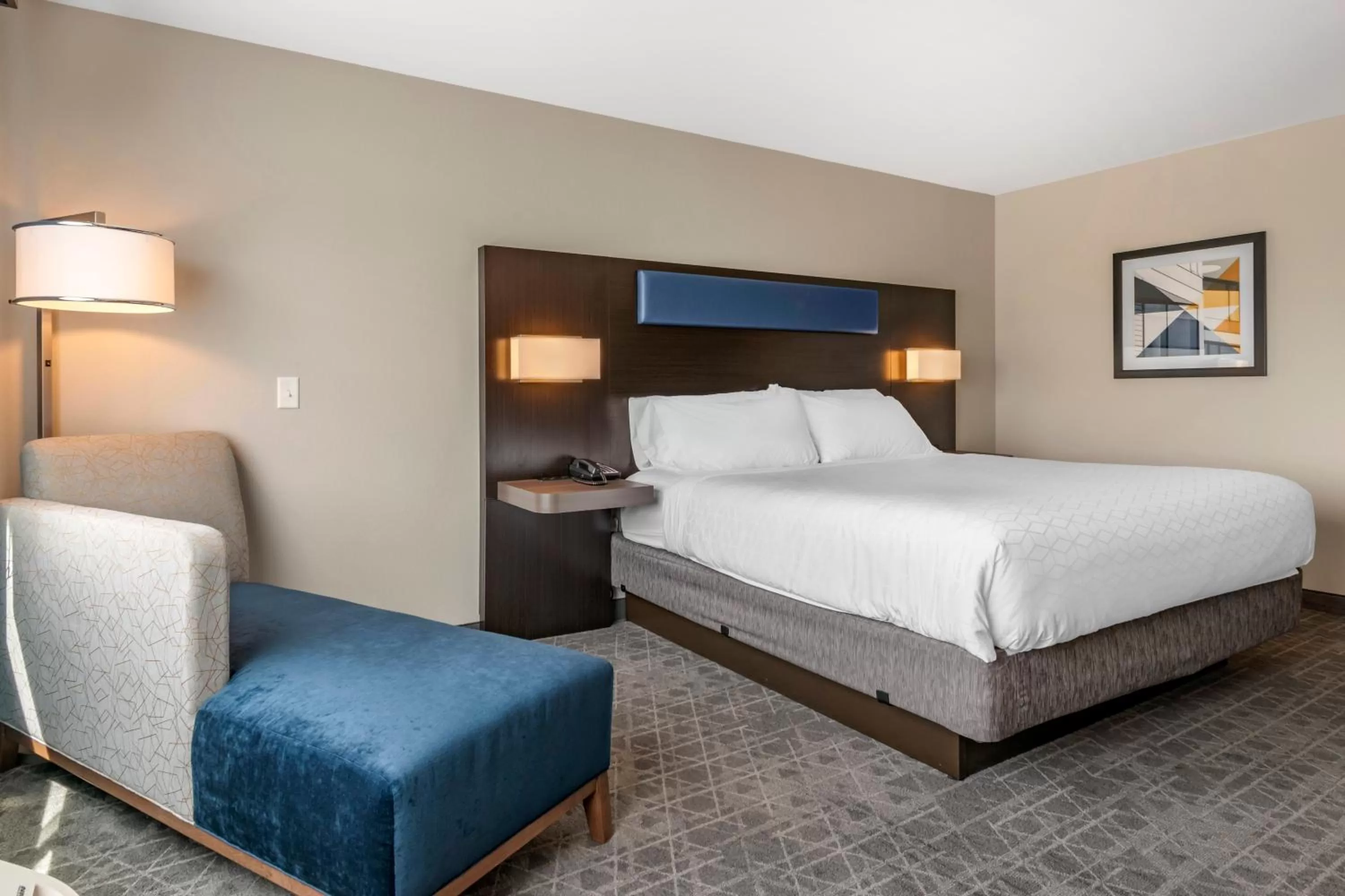 Bed in Holiday Inn Express & Suites - Lancaster - Mount Joy by IHG