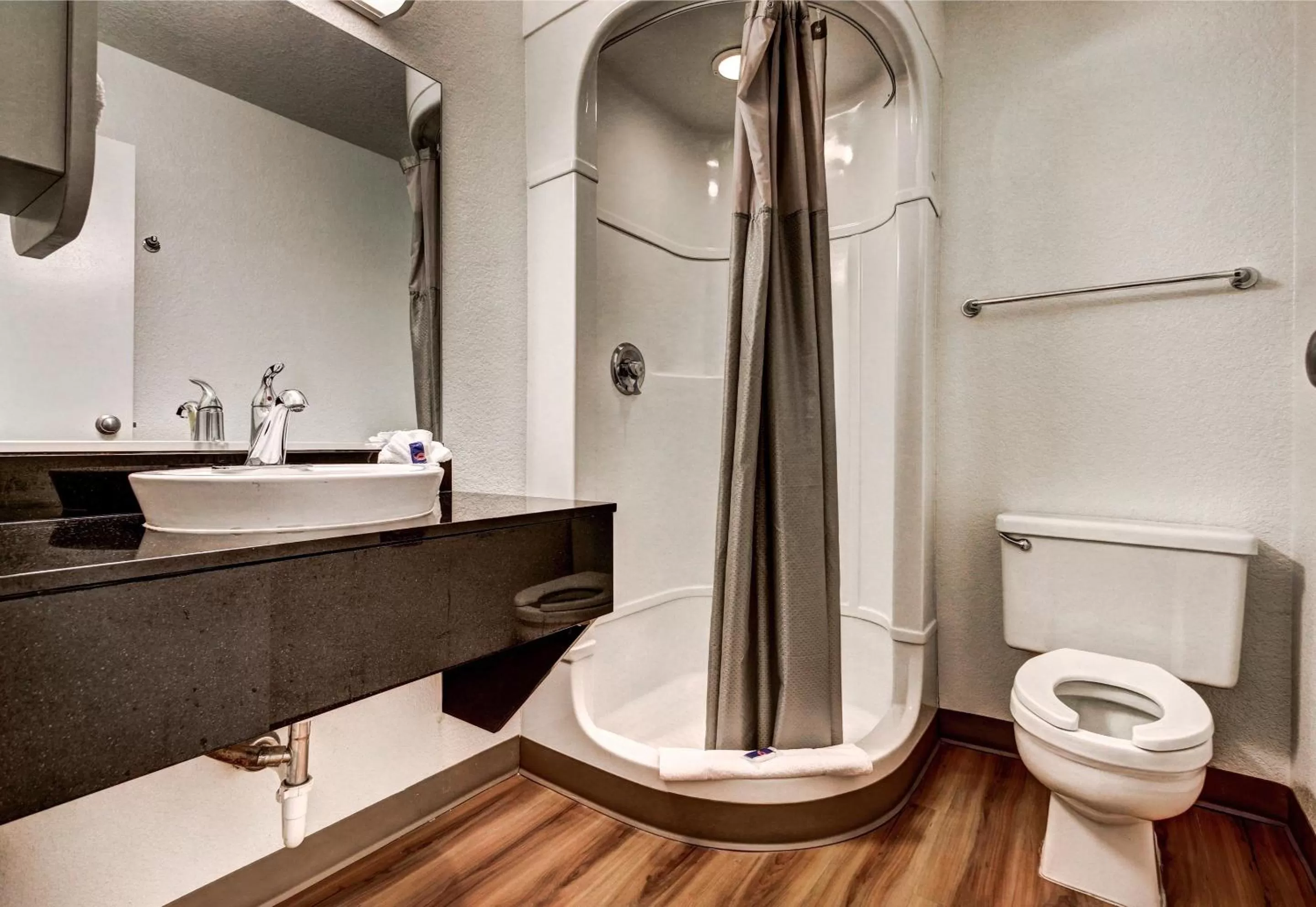 Photo of the whole room in Motel 6 Wells