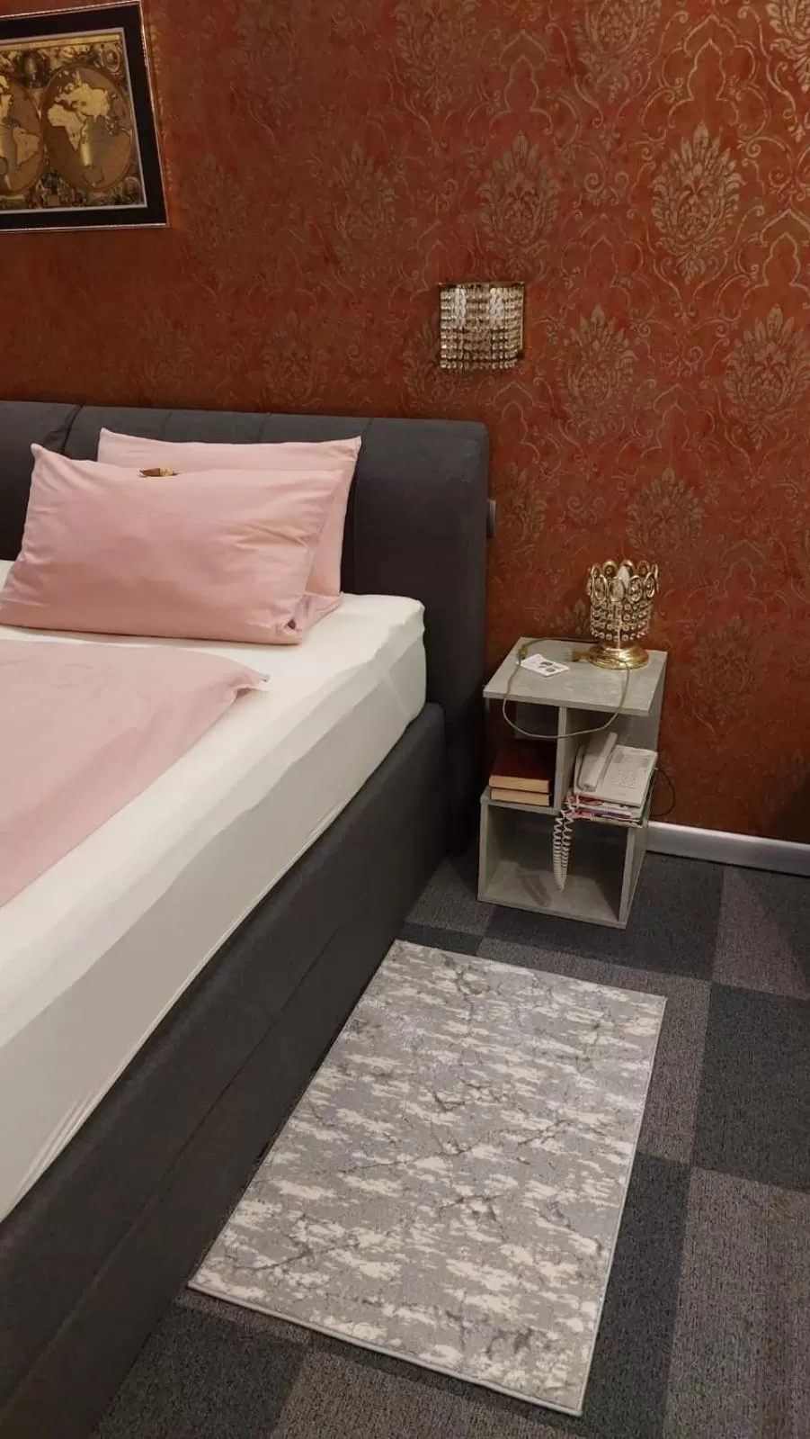 Photo of the whole room, Bed in Am Hallenbad Hotel garni