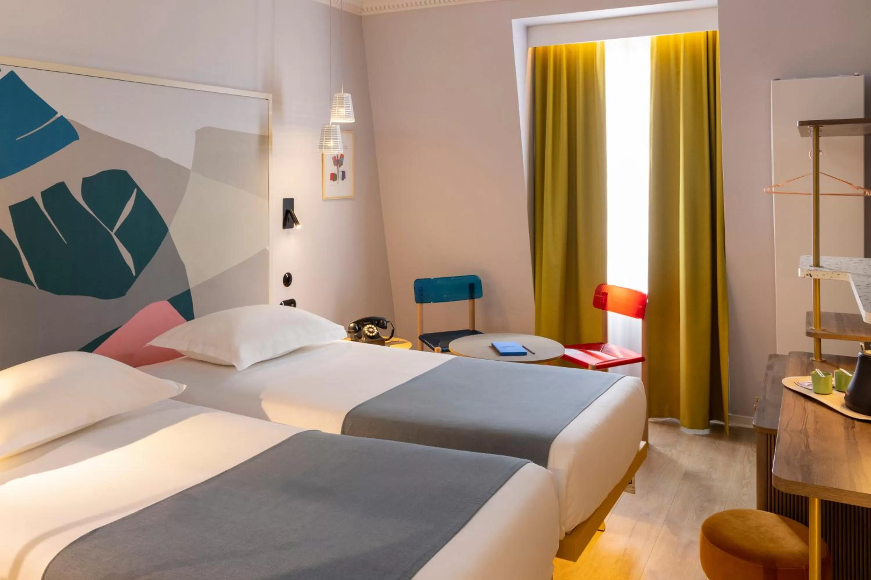 Bedroom, Bed in Hôtel De La Paix