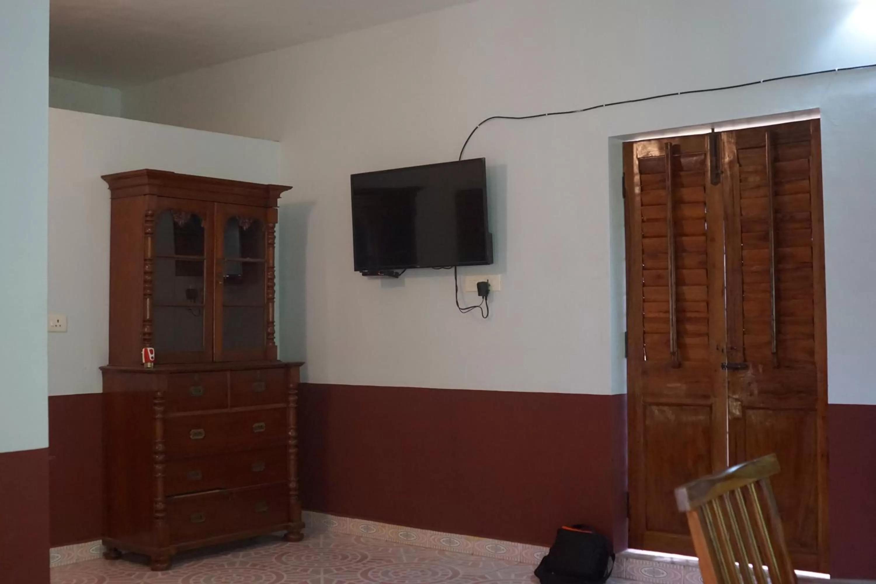 TV and multimedia, TV/Entertainment Center in Green's Guest House