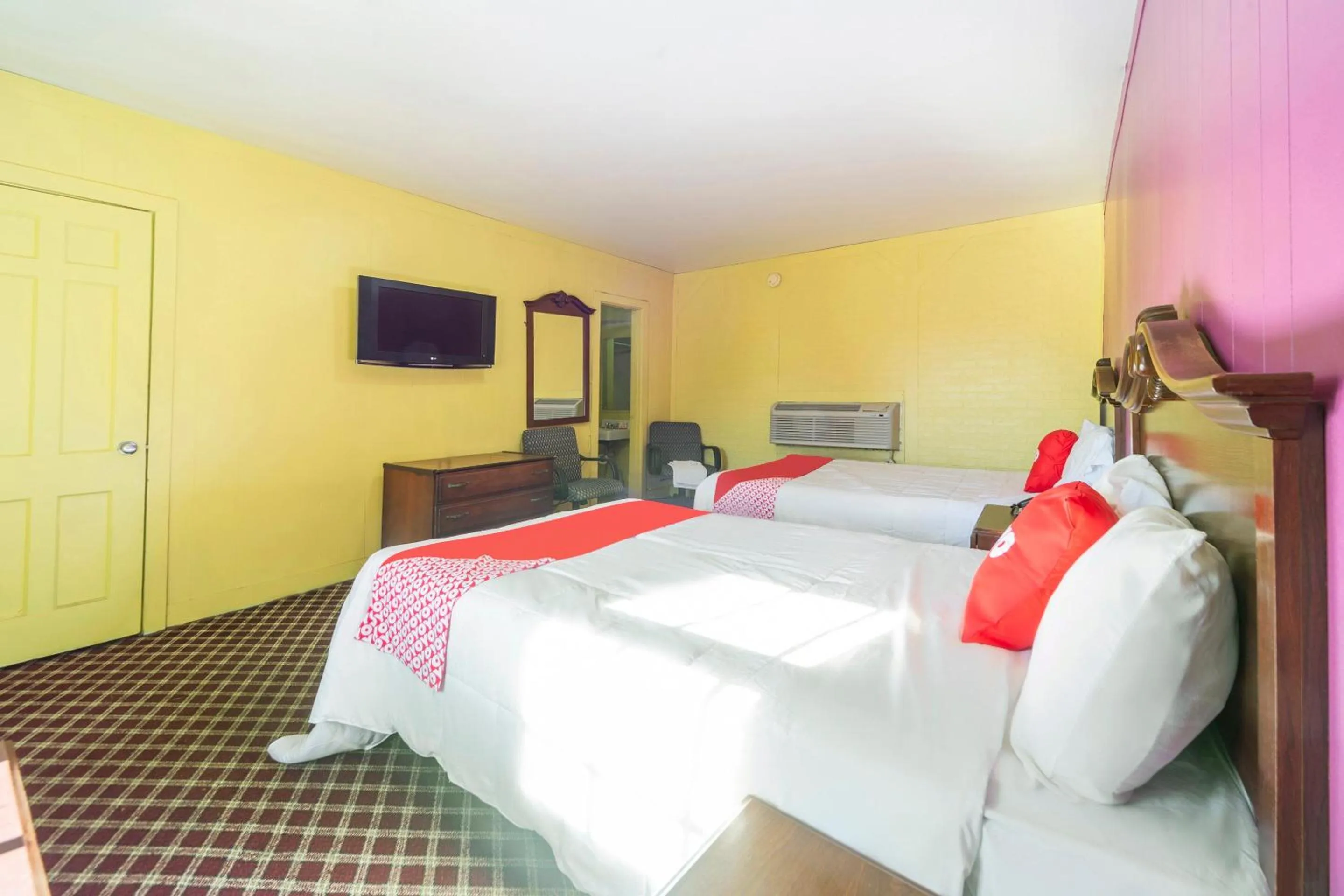 Bedroom, Bed in OYO Hotel Brookhaven MS Hwy 51 North