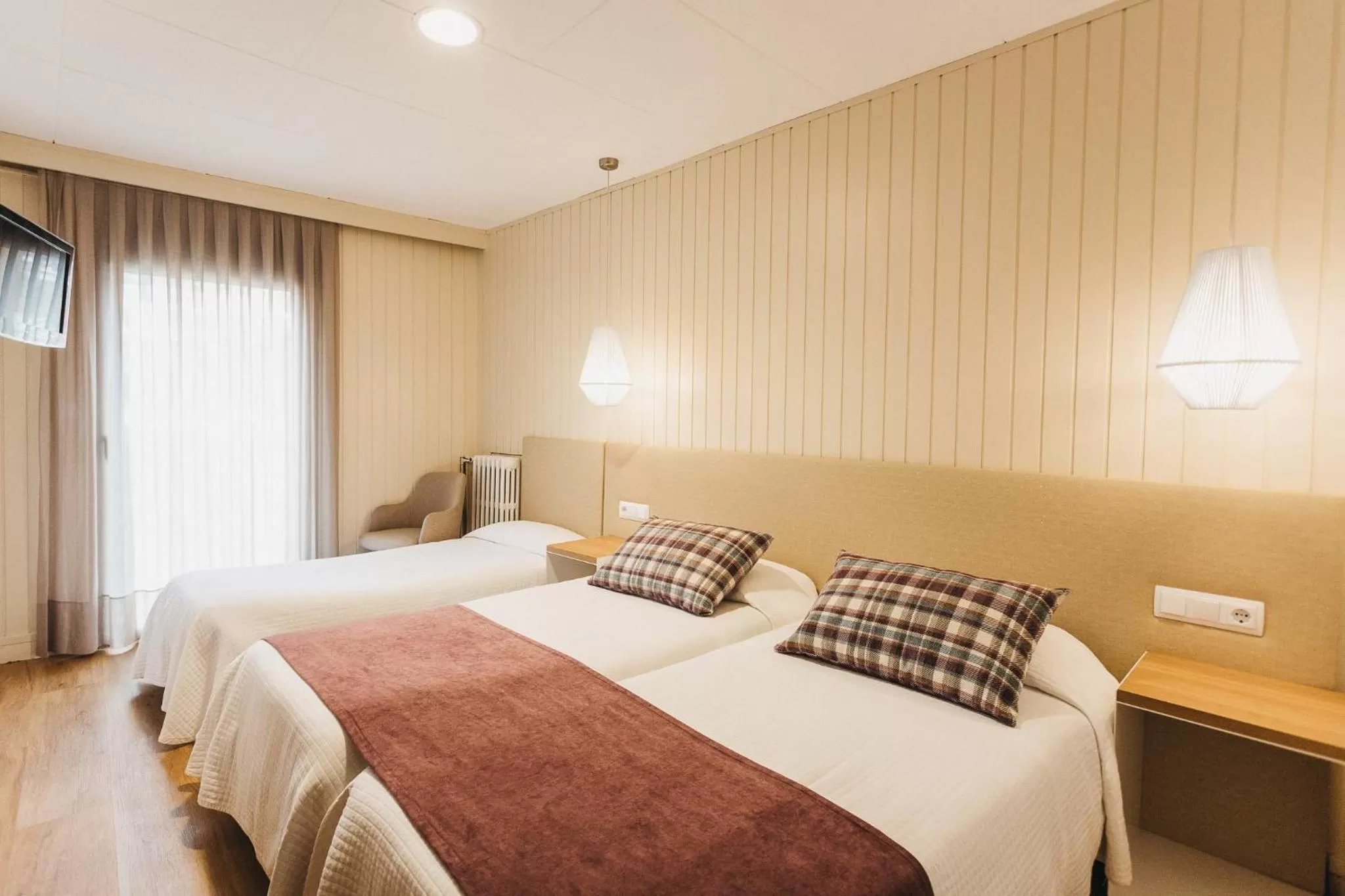 Bedroom, Bed in Hotel Catalunya Ribes de Freser