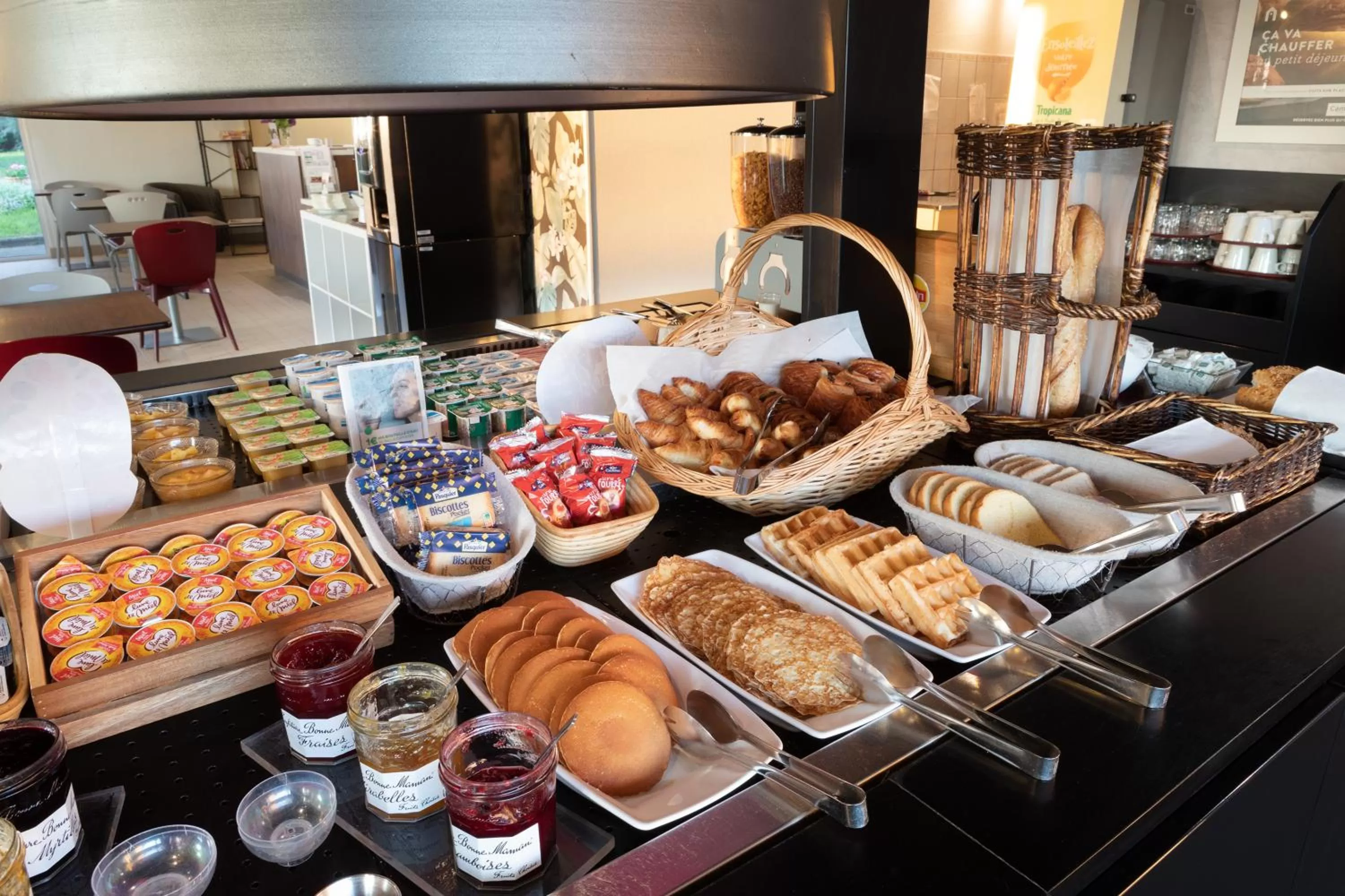 Buffet breakfast in Campanile Dole