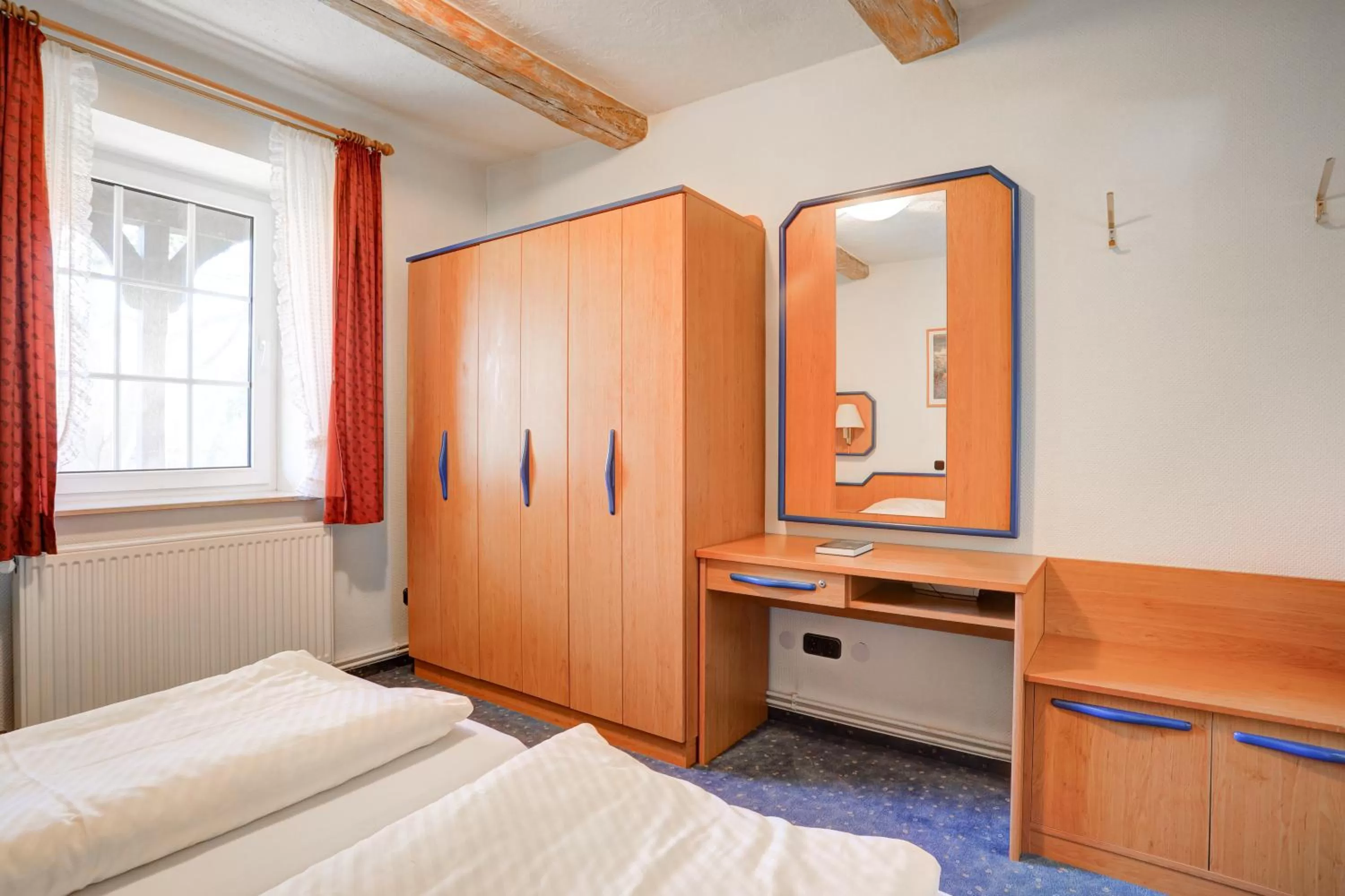 Photo of the whole room, Bed in Stössels Hotel