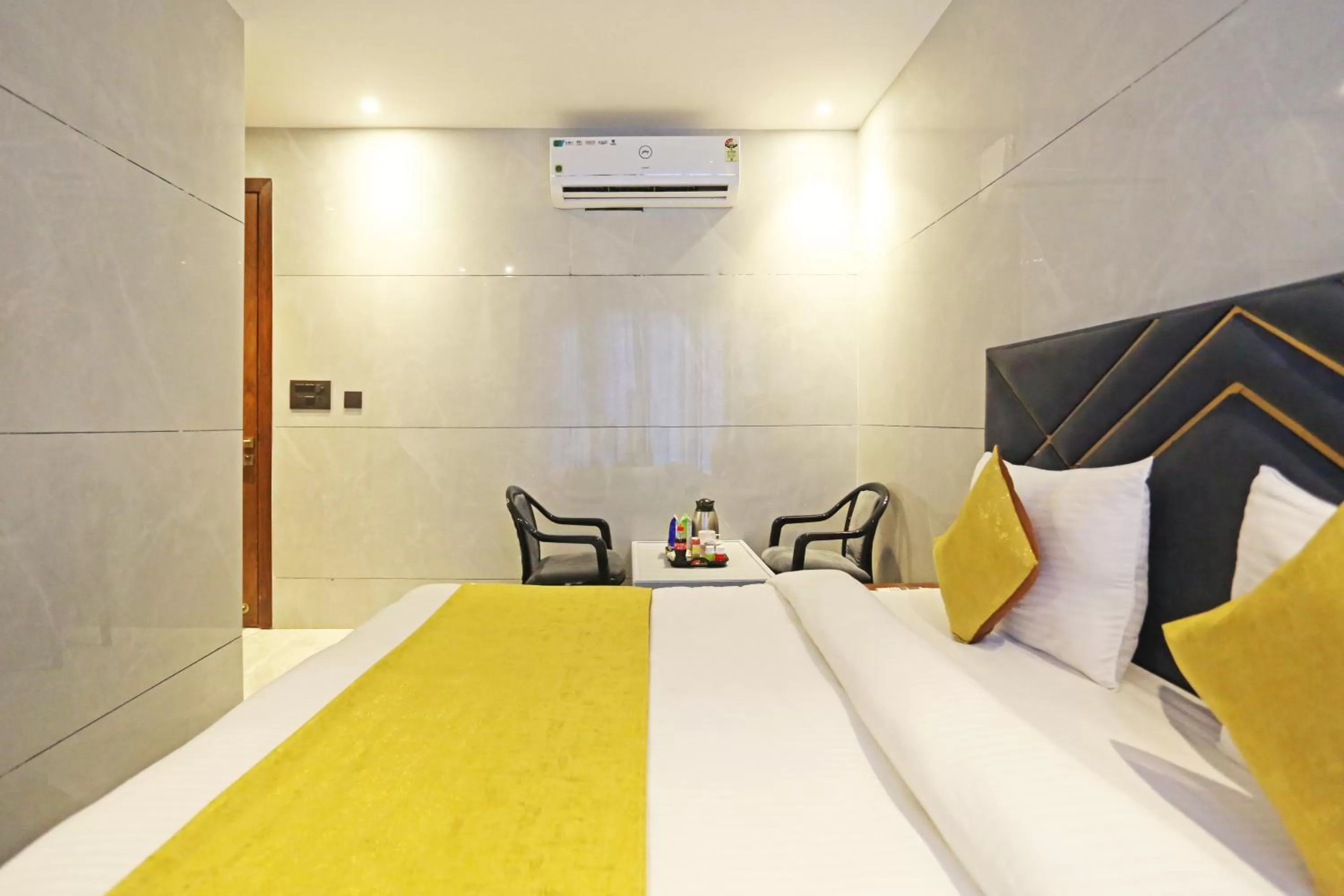 Bed in Frankstay By Hotel Preet in 05 mints walking Distance Nizamuddin Railway Station