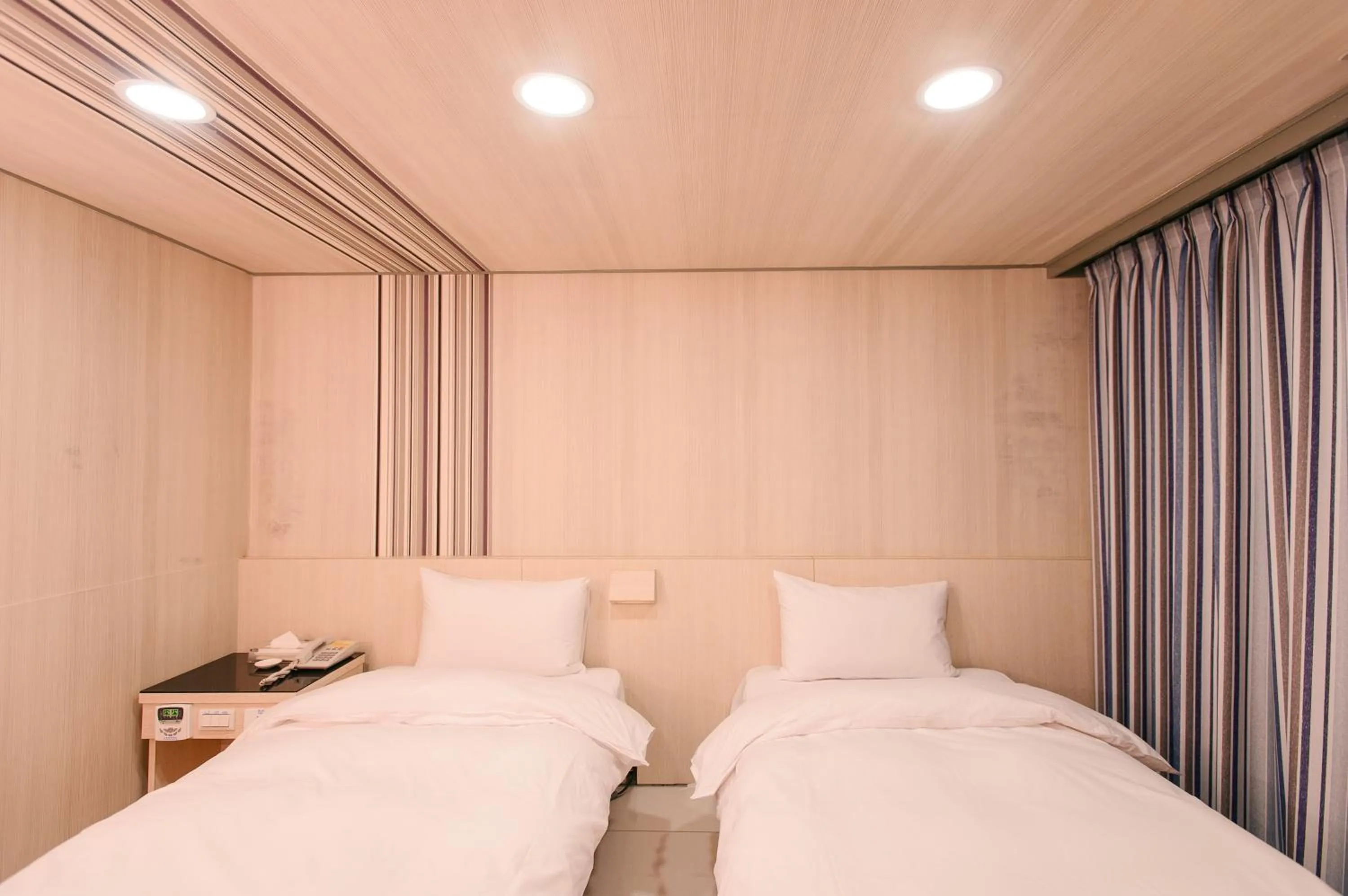 Bedroom, Bed in Duke Business Hotel