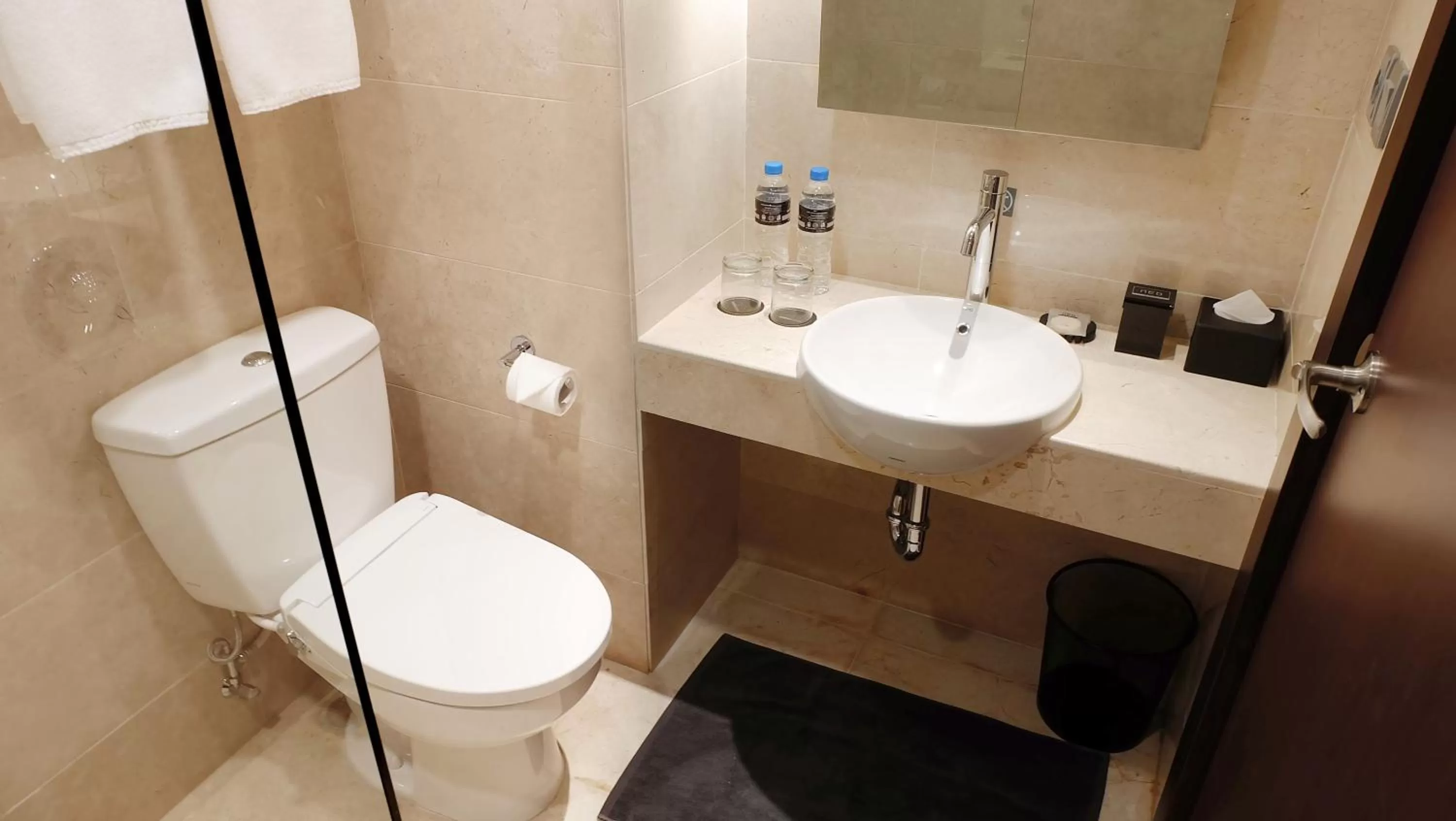 Bathroom in Hotel Neo+ Balikpapan by ASTON