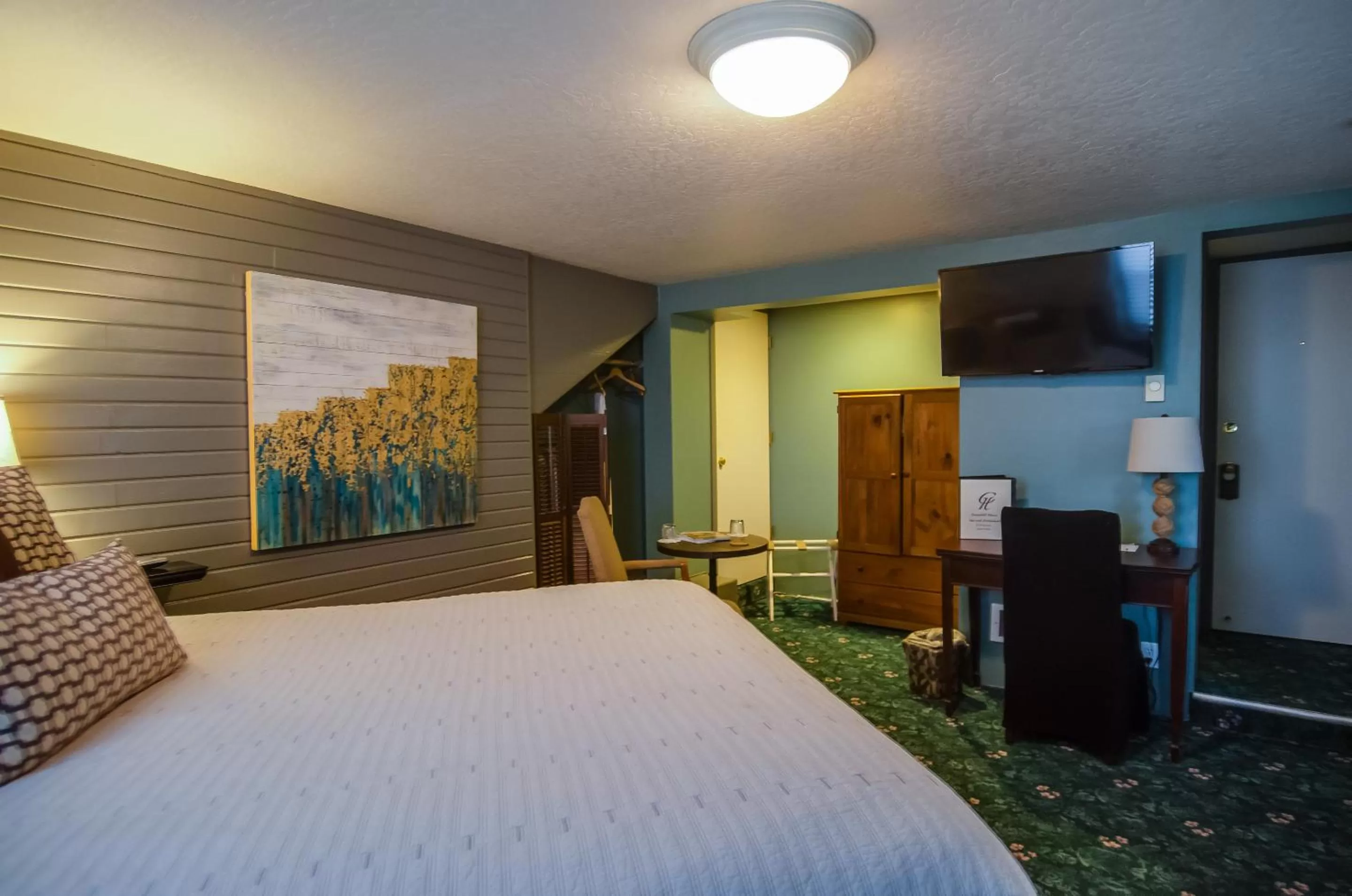 Bed in The Campbell House Inn