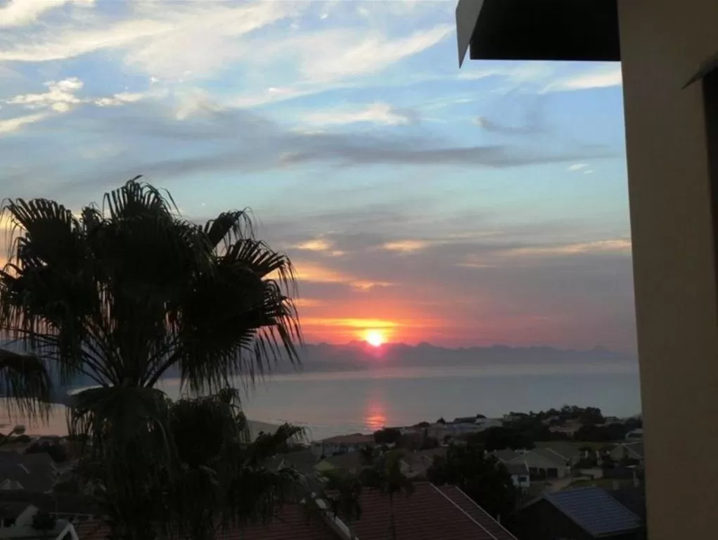 Sea view, Sunrise/Sunset in Panoramic Blue B&B