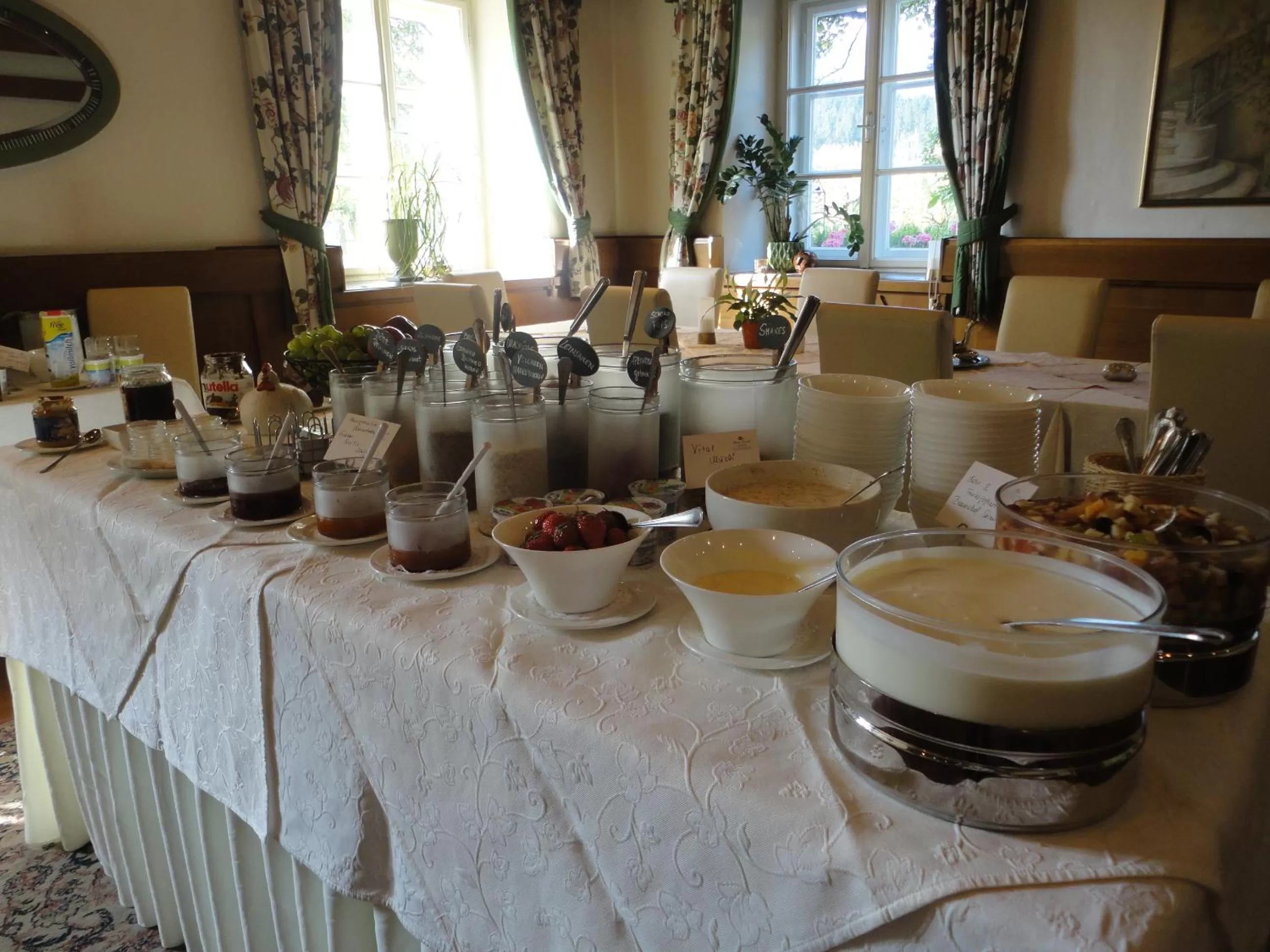 Food and drinks, Restaurant/Places to Eat in Hotel Schloss Lerchenhof