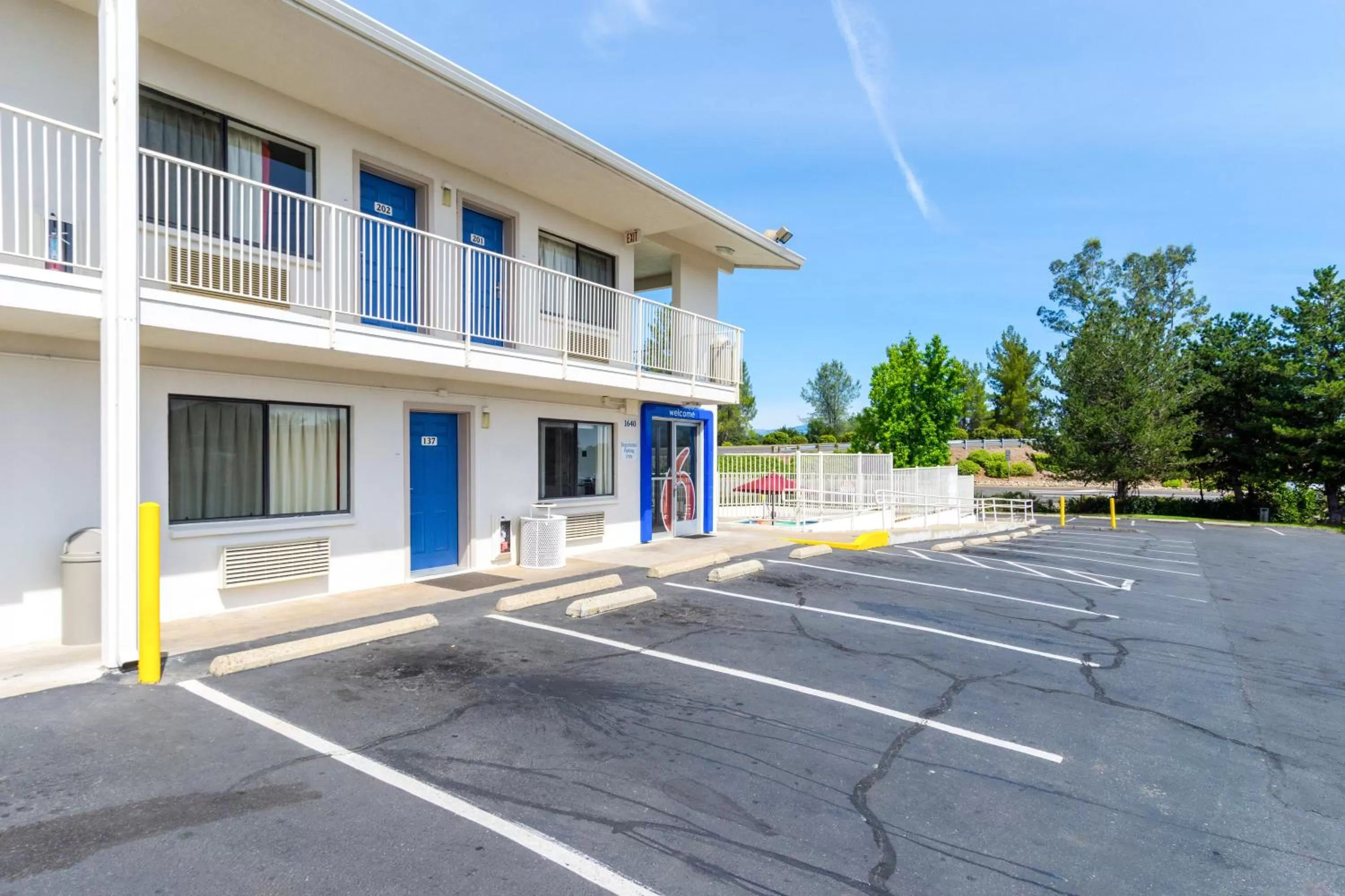 Facade/entrance in Motel 6-Redding, CA - Central