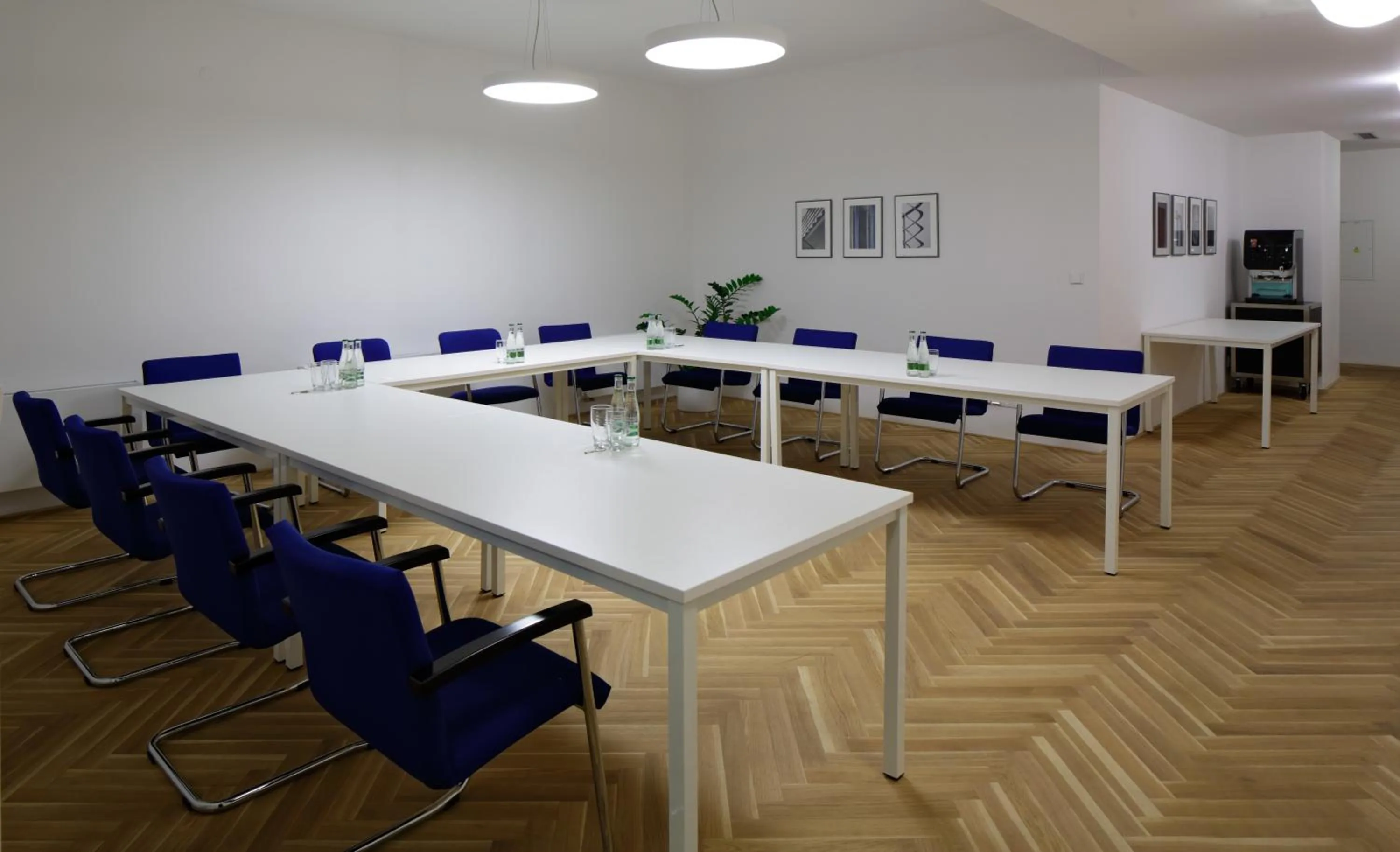Business facilities in AXA Hotel