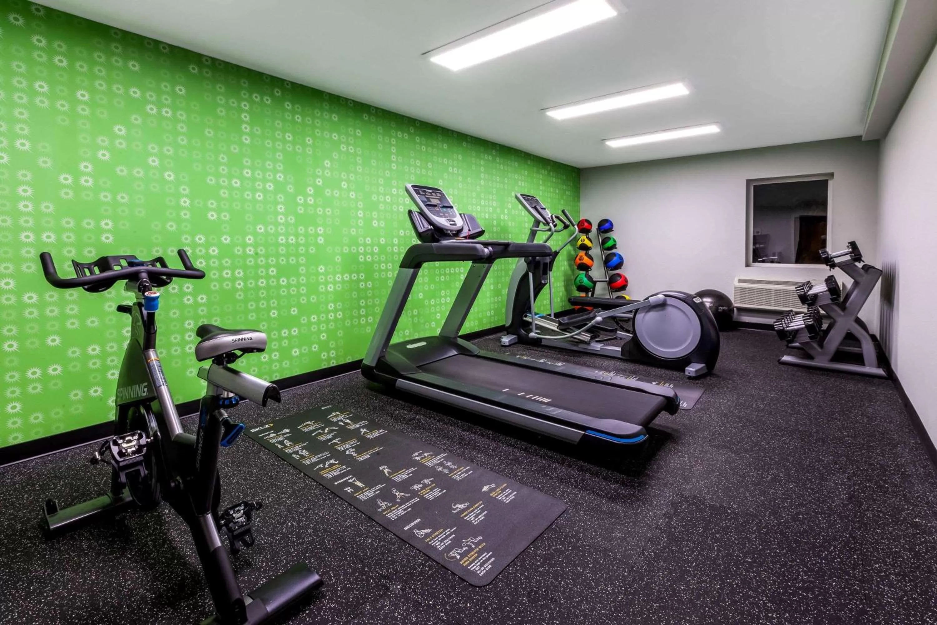 Fitness centre/facilities in La Quinta Inn by Wyndham Sandusky near Cedar Point