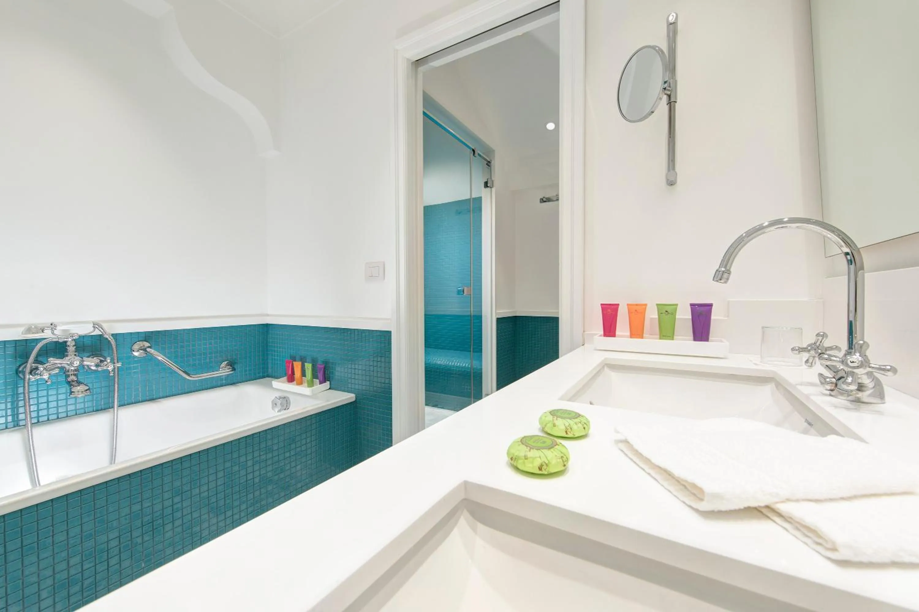 Shower in Grand Hotel Ambasciatori