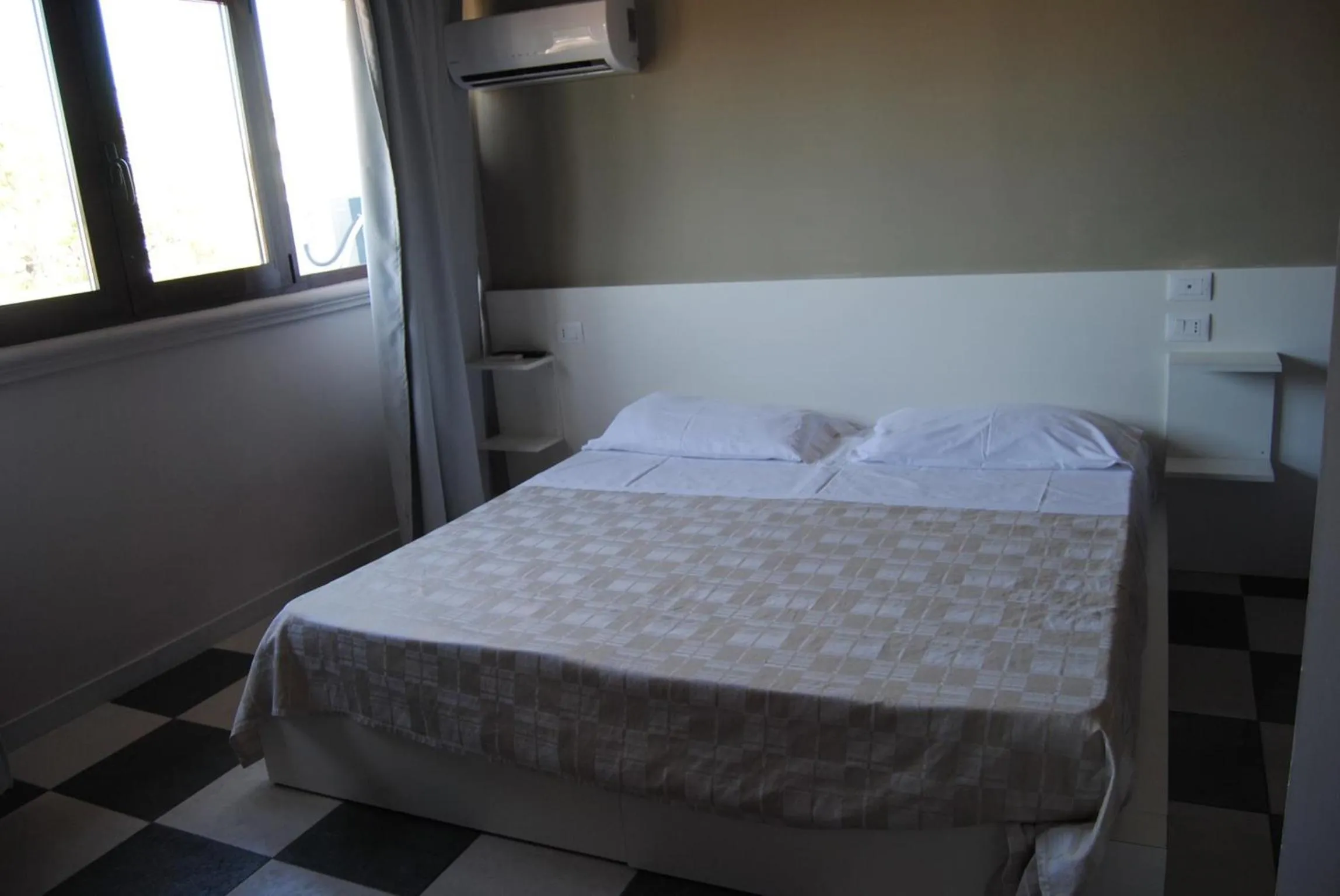 Bedroom, Bed in Business Hotel