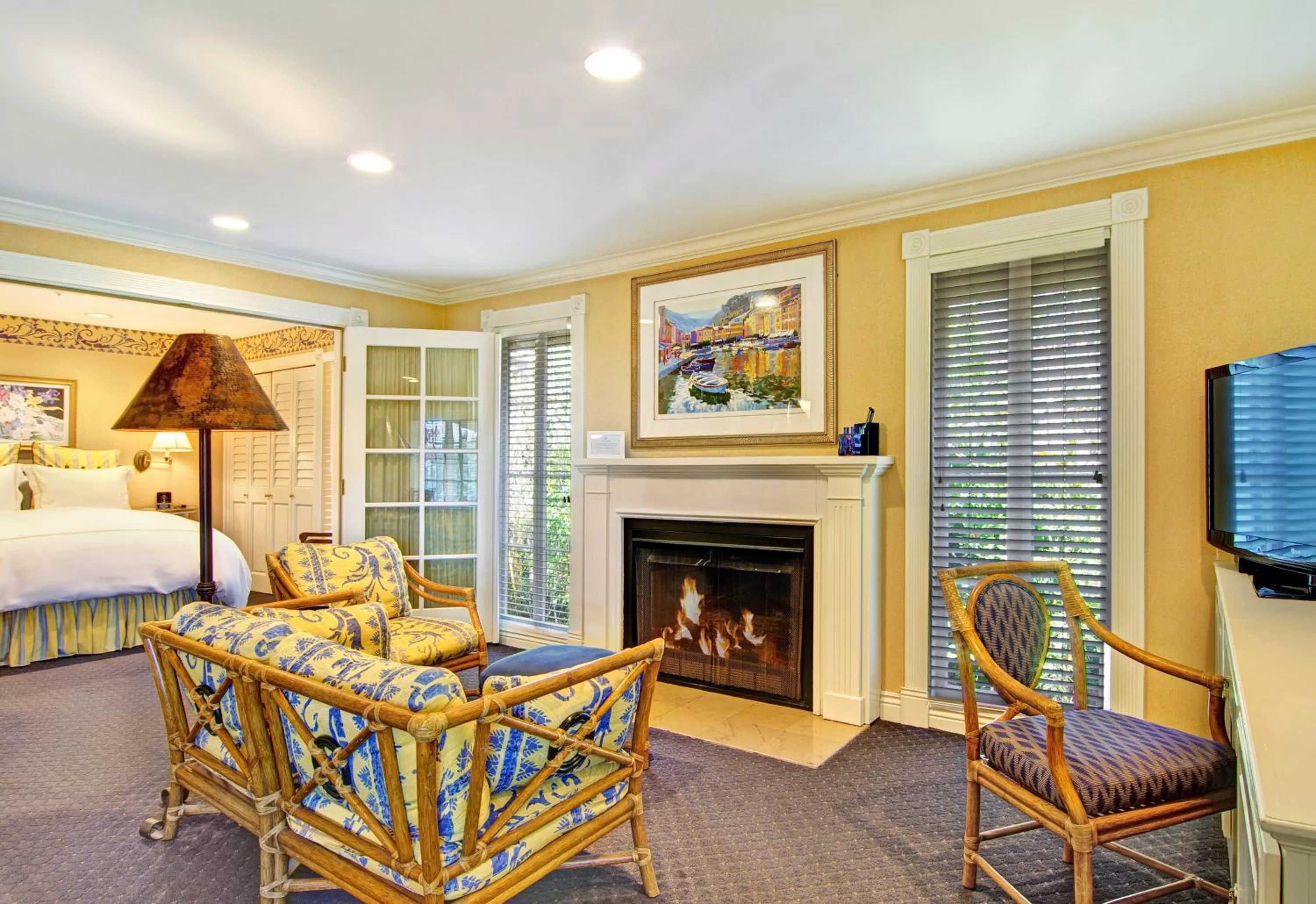 Seating area, Bed in Inn at Depot Hill