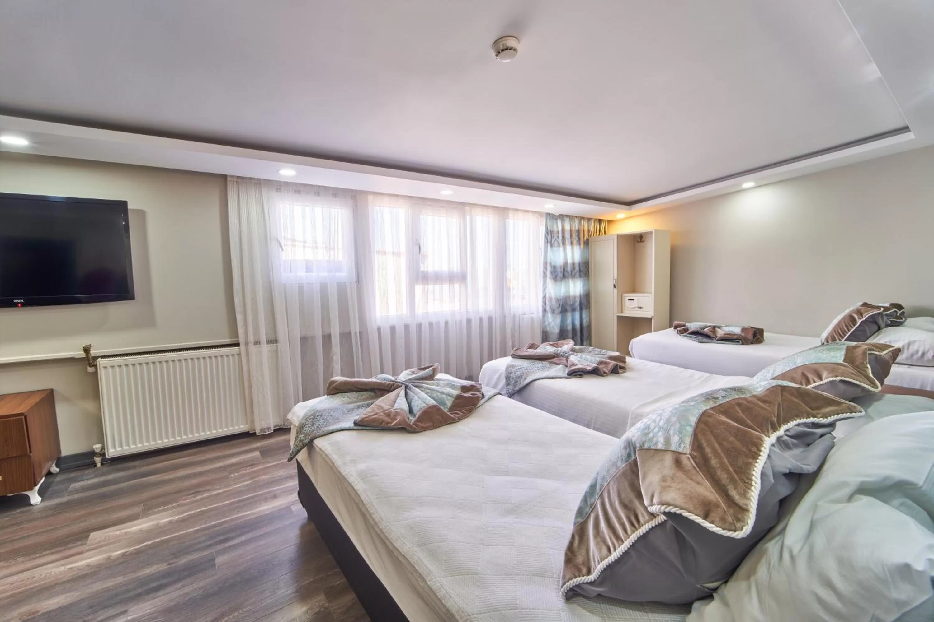 Photo of the whole room, Bed in Istanbul Sirkeci Hotel