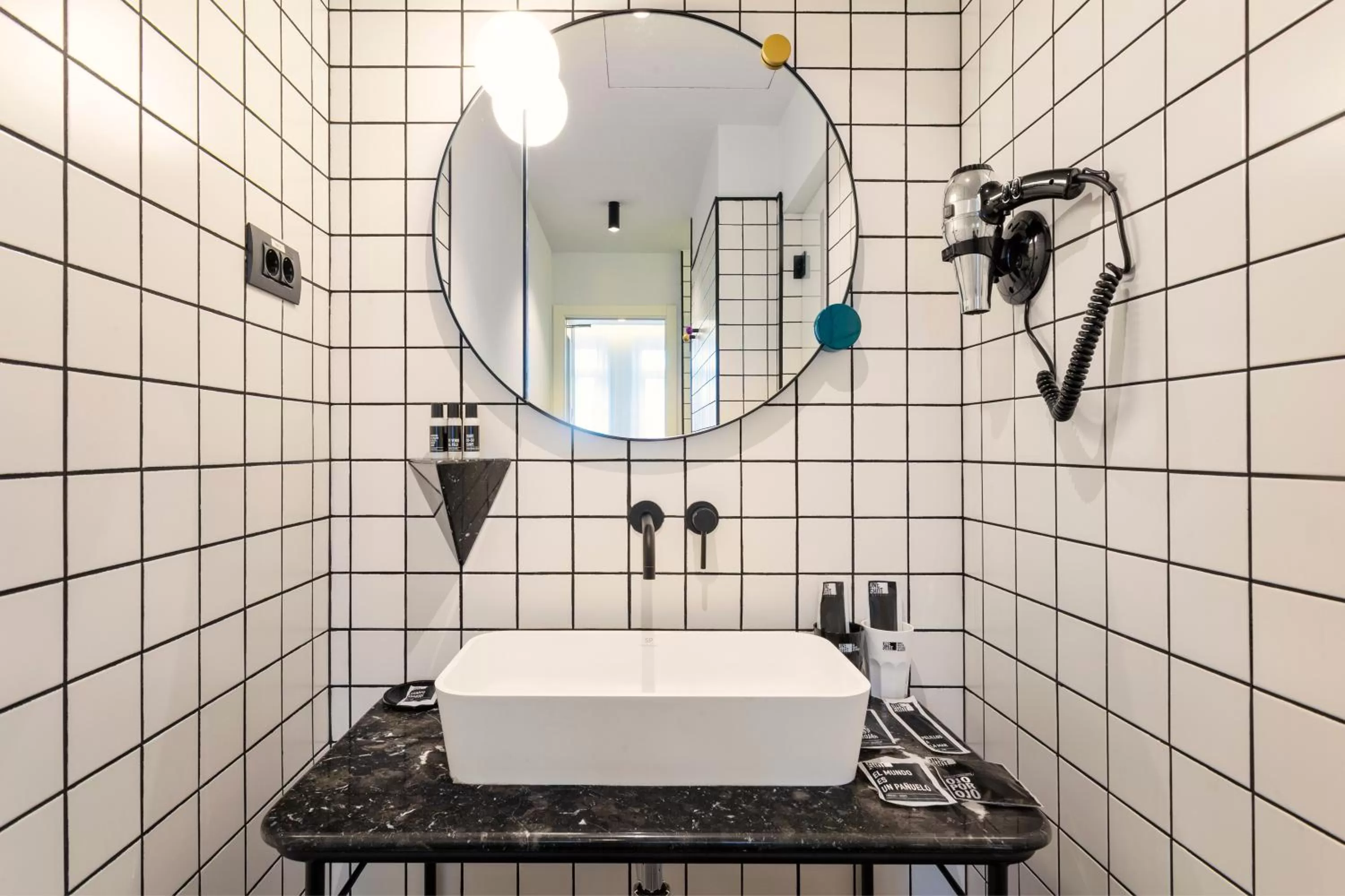 Bathroom in One Shot Fortuny